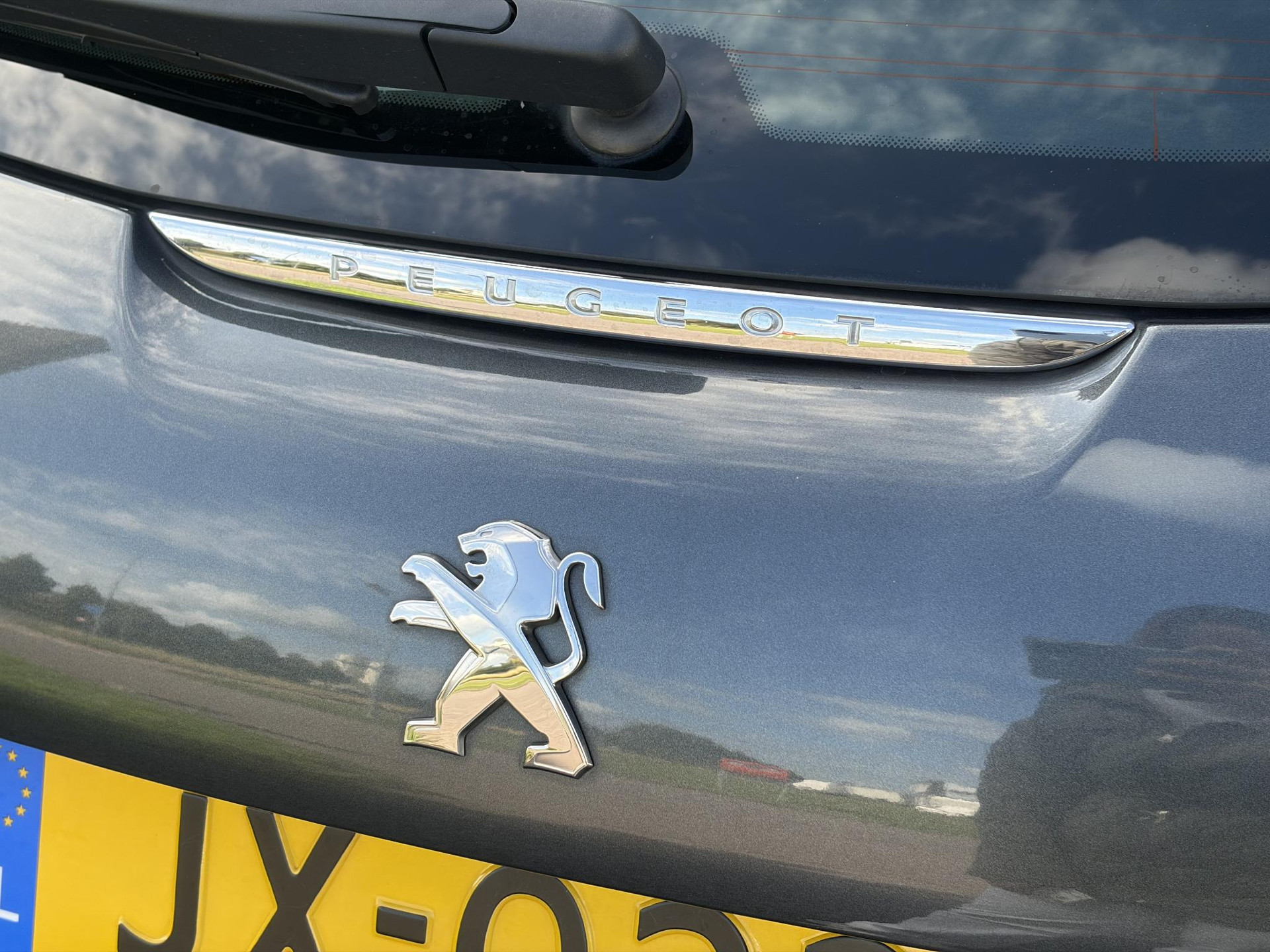 Peugeot 208 1.2 PureTech Blue Lion ✓Nieuwe D-riem✓Afn.Trekhaak✓Carplay✓Navi✓Airco✓Cruise✓Pdc✓2e Eigenaar✓Weinig Km✓5 Deurs✓N.A.P✓Apk tot 08-2027