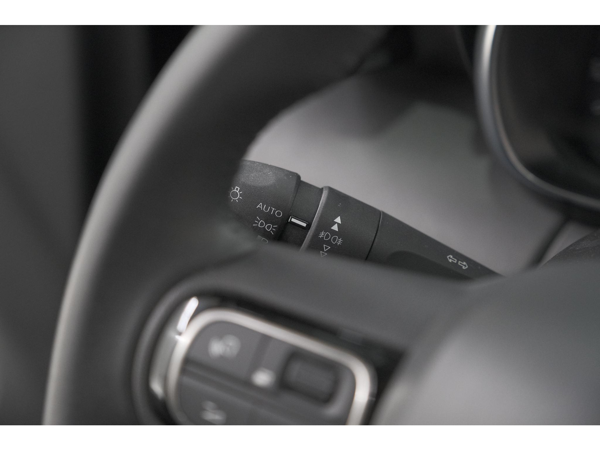 Citroen C3 Aircross PureTech 130 EAT6 Shine | Parkeersensoren | Apple Carplay | Stoelverwarming