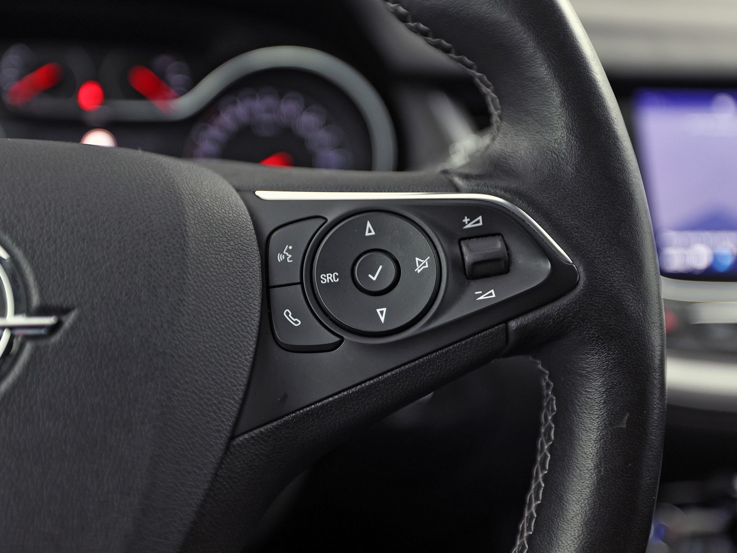 Opel Grandland X 1.2 Turbo Innovation (MEMORY SEAT, NAP, STOELVERWARMING/KOELING, APPLE CARPLAY, KEYLESS, GETINT GLAS, LANE ASSIST, STUURWIEL VERWARMD, NIEUWE APK, NIEUWSTAAT)