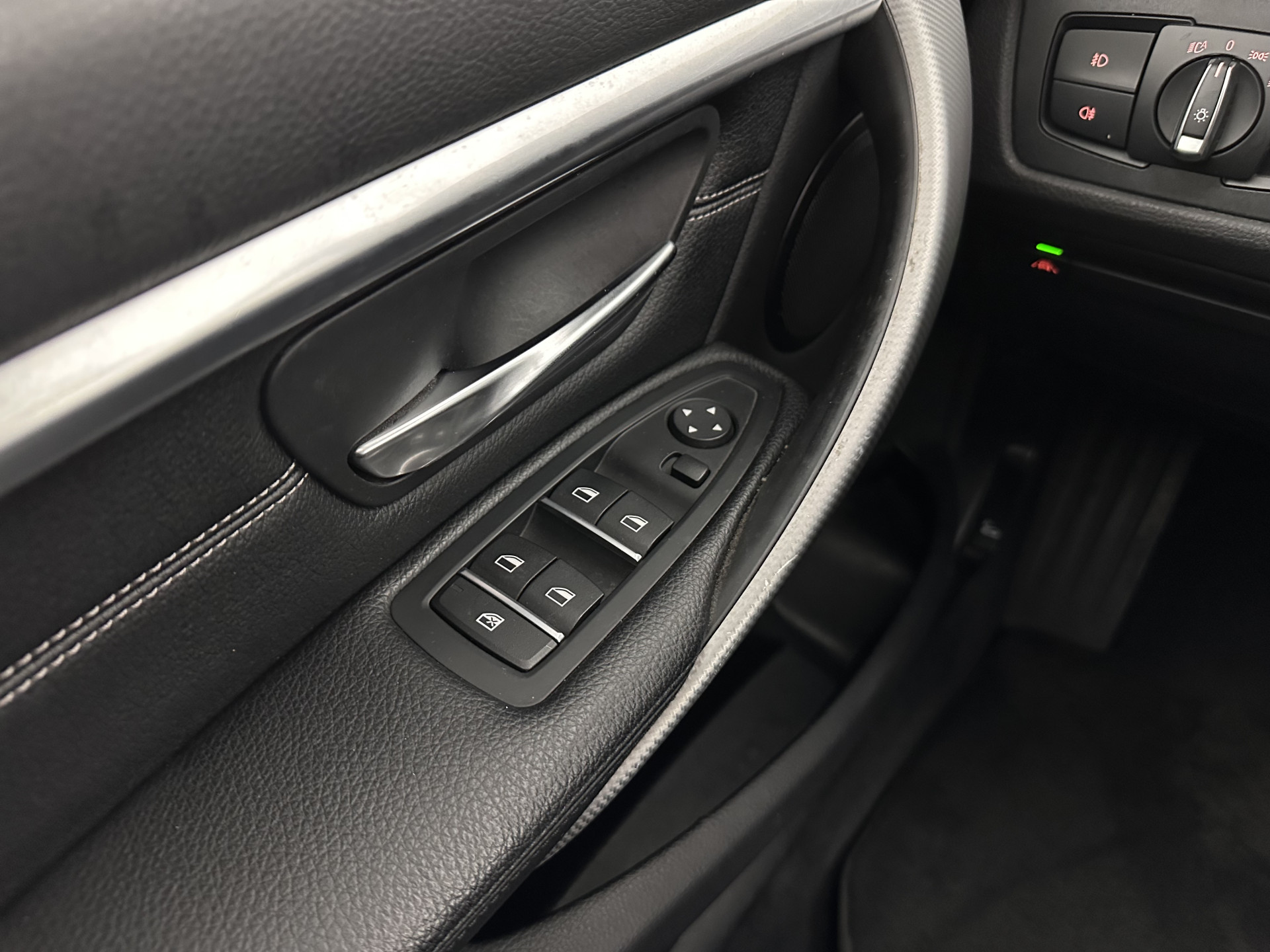 BMW 3-serie Touring 320d EDE Executive Aut. *PANO | LEATHER | FULL-LED | DIGI-COCKPIT | HEATED-SPORTSEATS | NAVI-FULLMAP | PRIVACY-GLASS | ECC | KEYLESS | LANE-ASSIST | PDC | CRUISE | TOWBAR | 18''ALU*