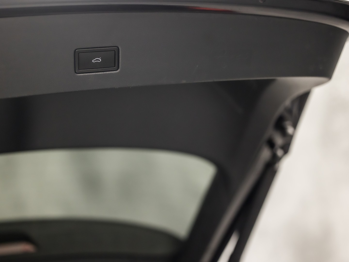 Volkswagen T-Roc 2.0 TSI 4Motion Sport R 190Pk Automaat (VIRTUAL COCKPIT, APPLE CARPLAY, STUUR/STOELVERWARMING, CAMERA, SPORTSTOELEN, GETINT GLAS, ELEK ACHTERKLEP, KEYLESS, NIEUWSTAAT)