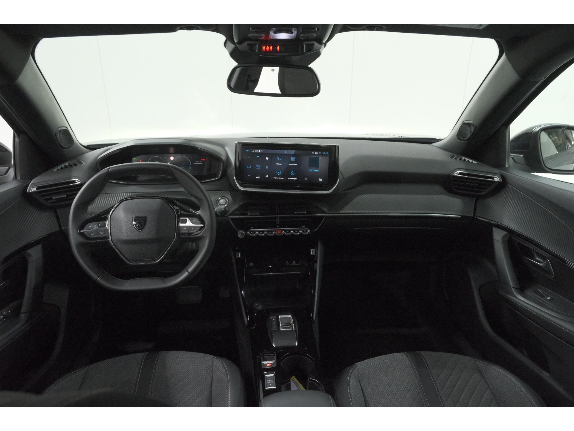 Peugeot e-2008 EV Allure 54 kWh | 97,2% SOH | 11 KW Lader | Apple Carplay | Parkeersensoren