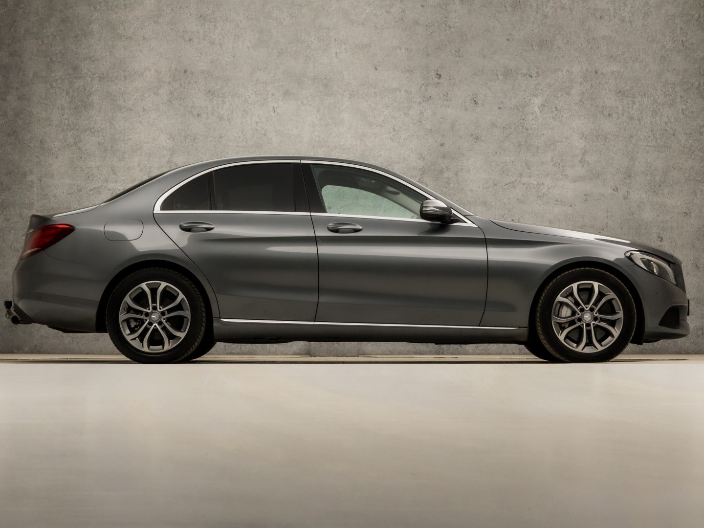 Mercedes-Benz C-Klasse 350 e AMG Sport 279Pk Automaat (NAVIGATIE, LUCHTVERING, ORG. NL, GETINT GLAS, ELEK SPORTSTOELEN, LEDER, CRUISE, KEYLESS START, TREKHAAK, NIEUWSTAAT)