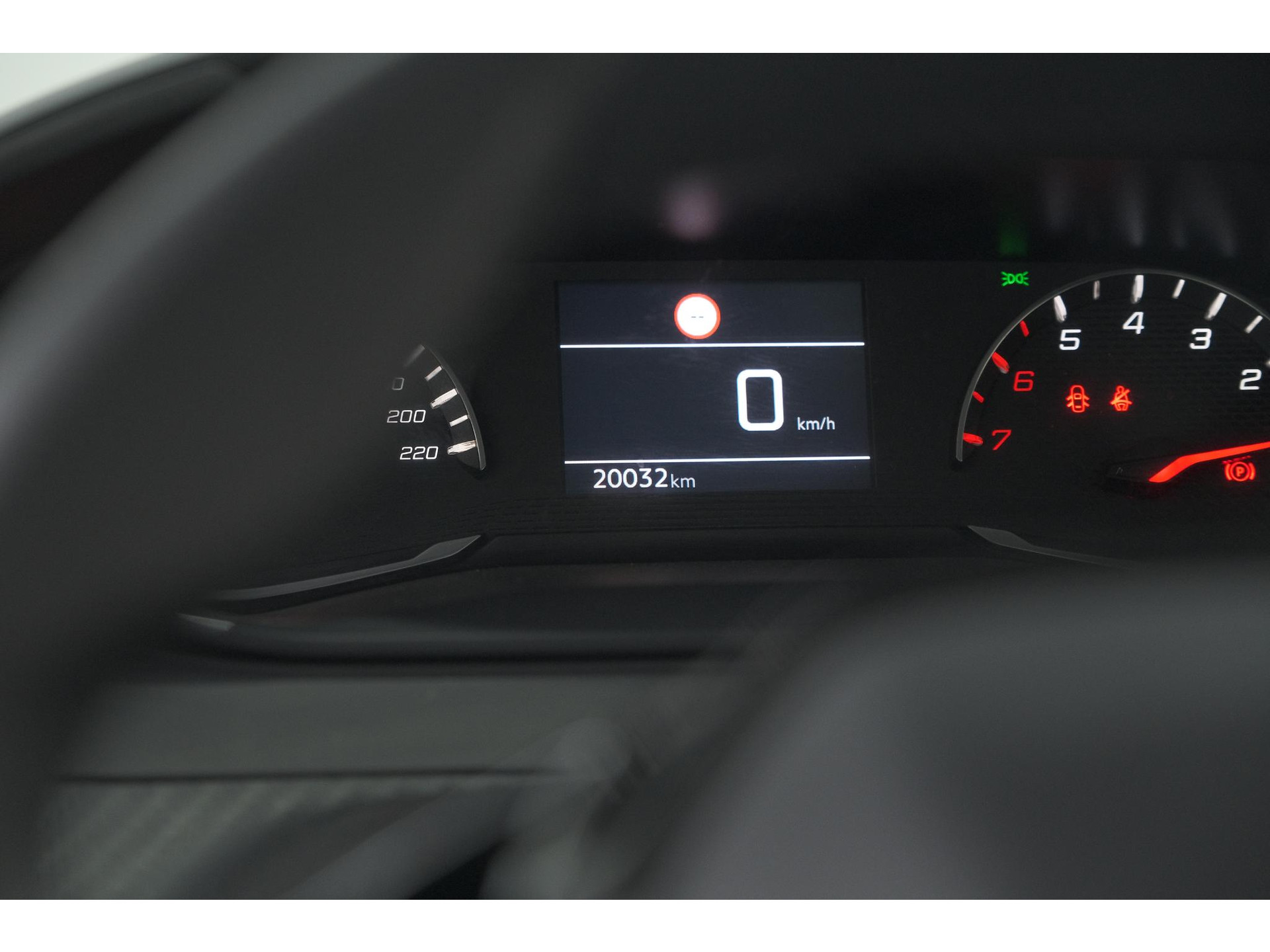 Peugeot 208 PureTech 100 Active | Parkeersensoren | Navigatie | Apple Carplay