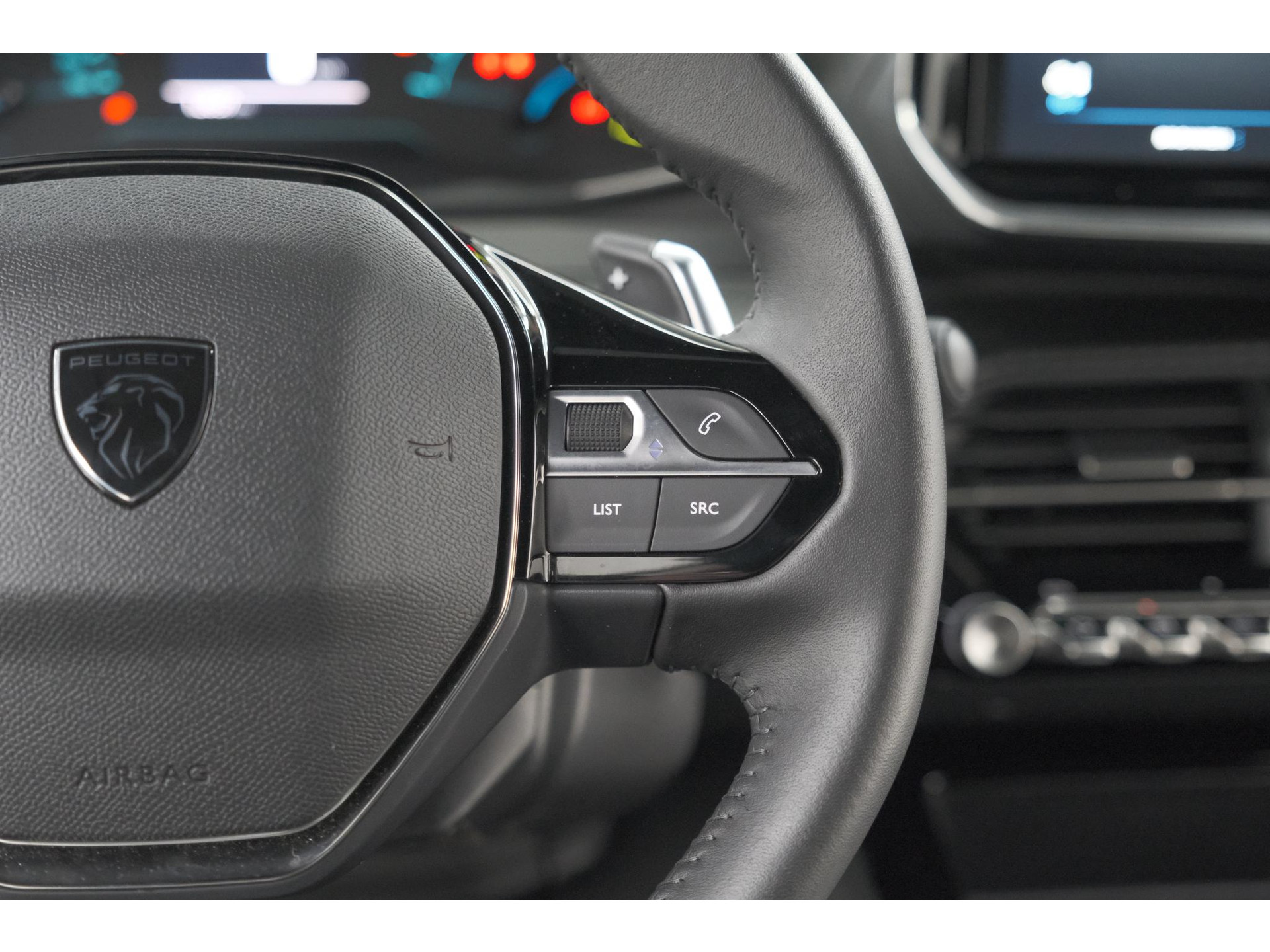 Peugeot 2008 Hybrid 136 e-DCS6 Style | Apple Carplay | Parkeersensoren | Climate control