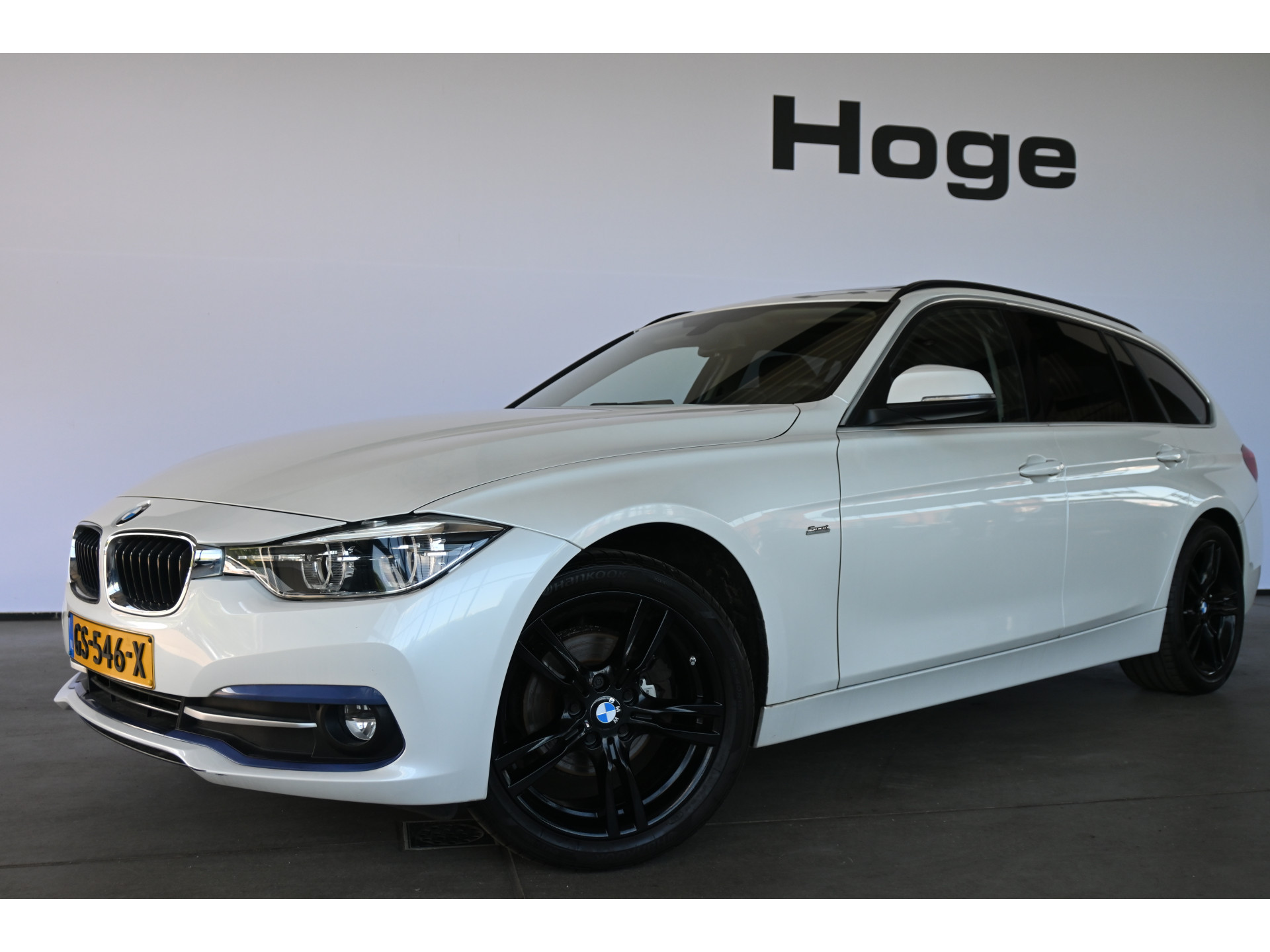 BMW 3-serie Touring 318i Luxury Clima Navigatie LED Panoramadak 18'Inch Goed Onderhouden! Inruil Mogelijk!