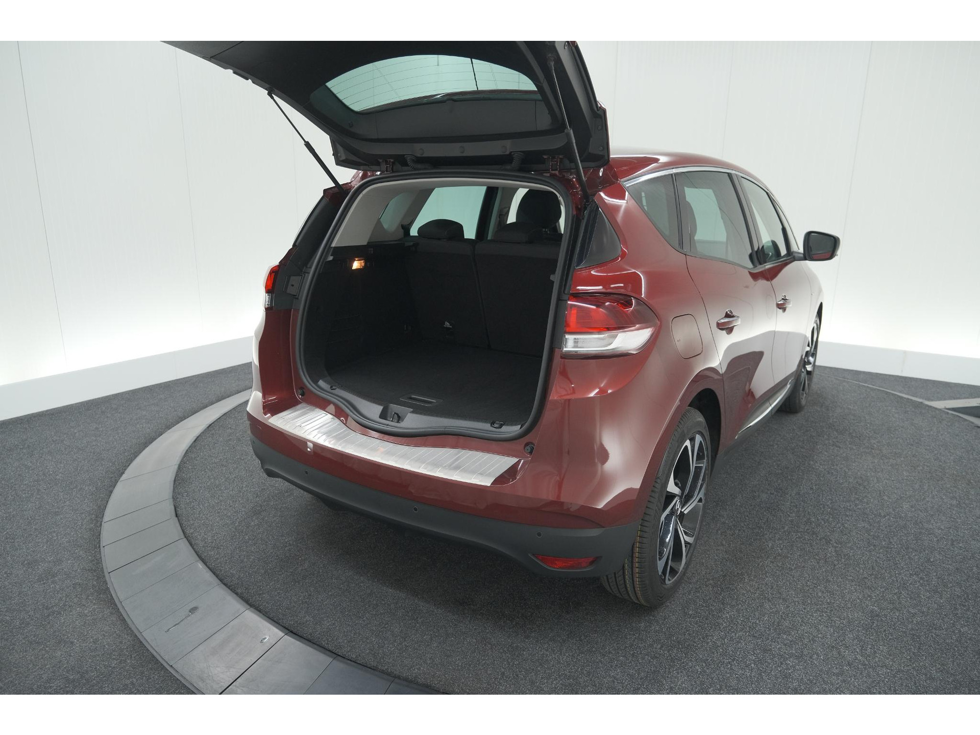 Renault Scénic TCe 140 EDC Limited | Camera | Stoelverwarming | Navigatie | Apple Carplay