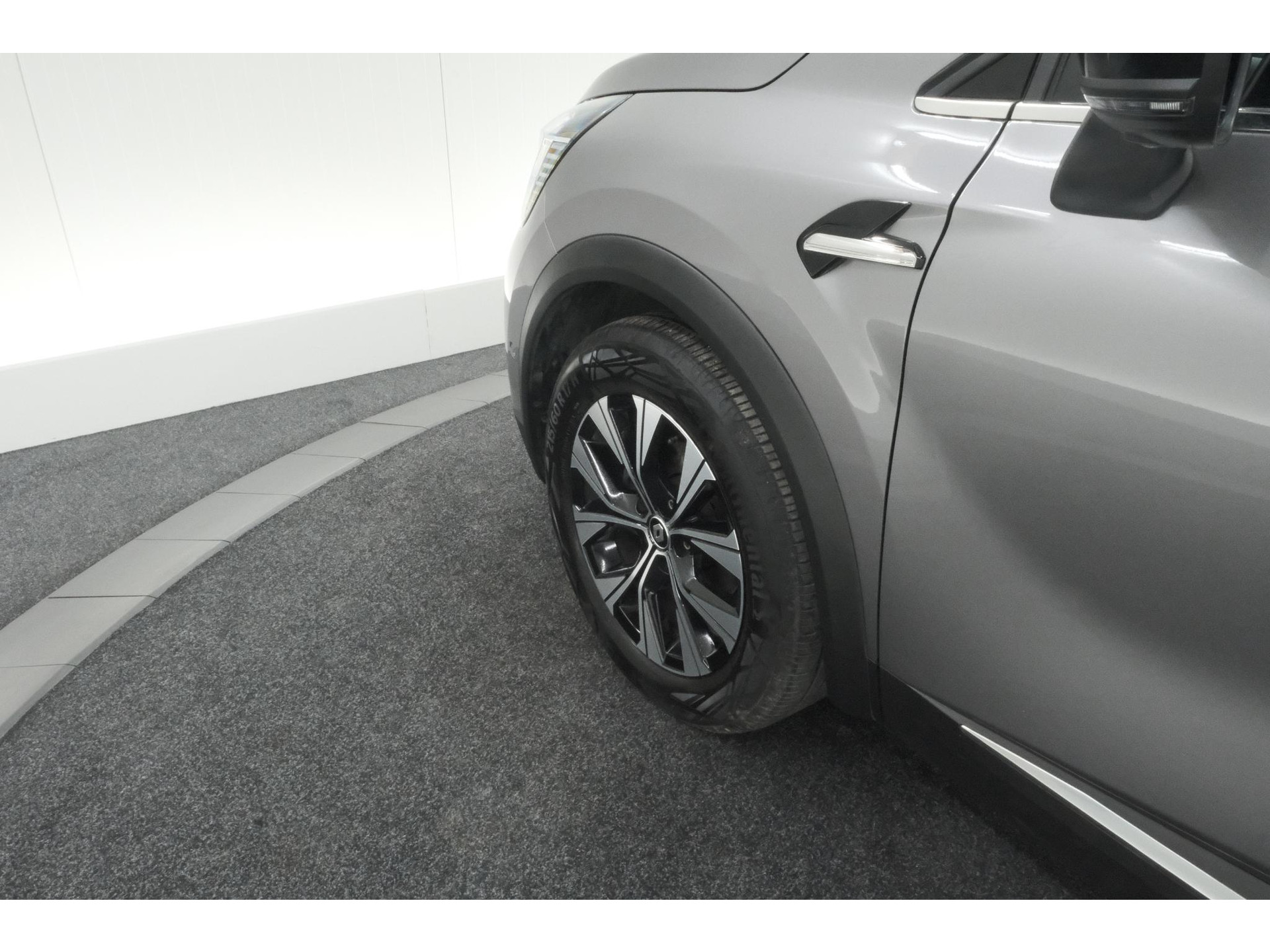 Renault Captur Mild Hybrid 140 EDC Techno | 360 Camera | 9.3 Inch Navigatie | Apple Carplay | 18 Inch Lichtmetalen Velgen