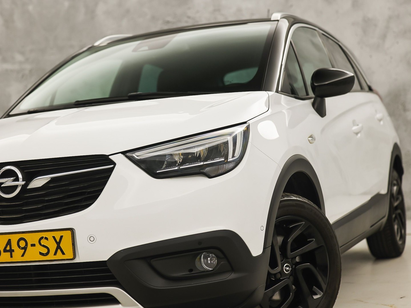 Opel Crossland X 1.2 Turbo Innovation (APPLE CARPLAY, GROOT NAVI, CLIMATE, STUUR/STOELVERWARMING, 360 CAMERA, SPORTSTOELEN, GETINT GLAS, CRUISE, LM VELGEN, NIEUWSTAAT)