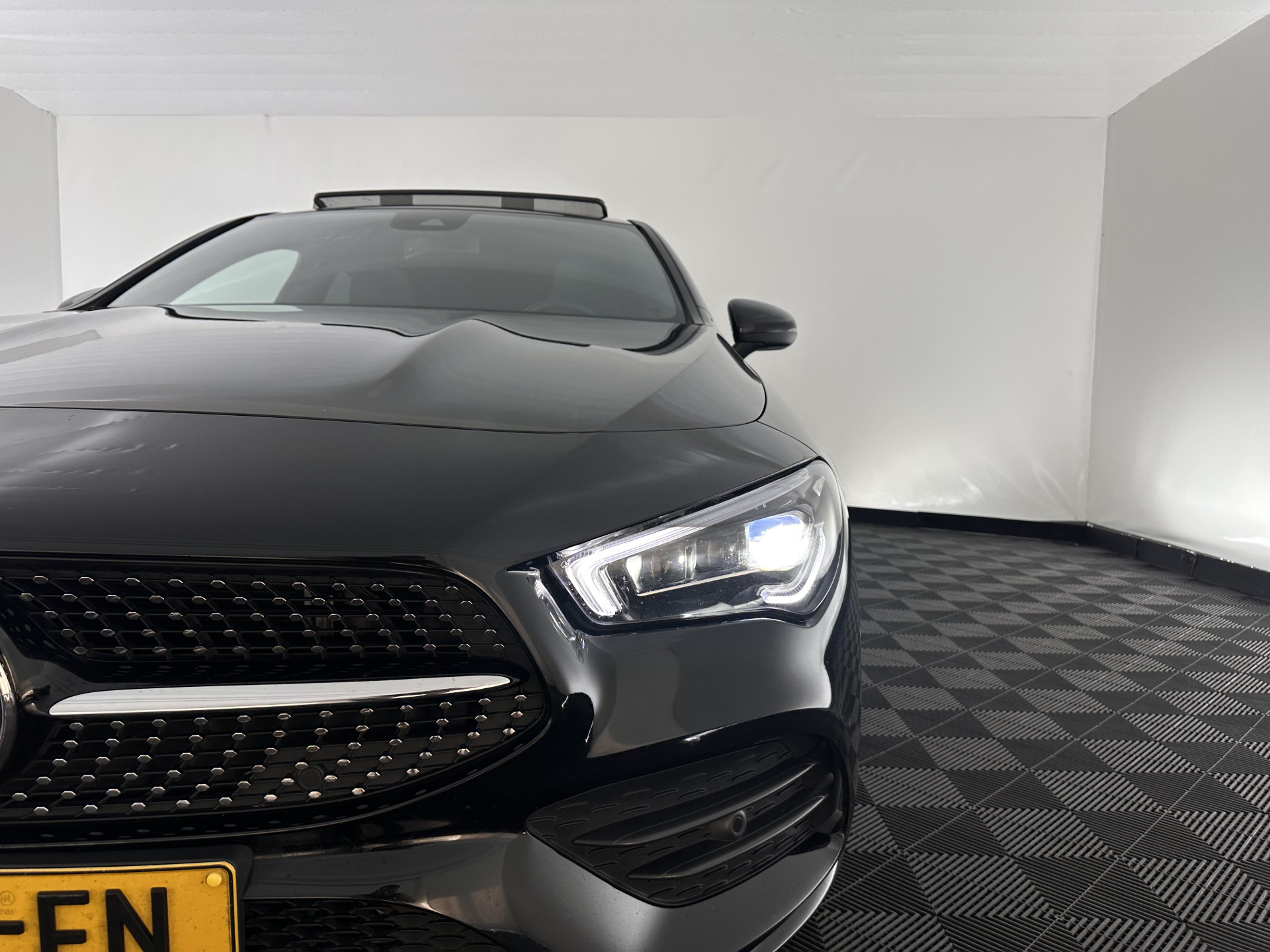 Mercedes-Benz CLA-klasse Shooting Brake 250 e AMG Line ( Plug-in ) (INCL.BTW) *PANO | LEATHER-MICROFIBRE | MULTIBEAM-LED | AMBIENT-LIGT | BLIND-SPOT | HEATED-SPORTSEATS | WIDE-SCREEN-DIGICOCKPIT | DAB+ | NAVI-FULLMAP | CAMERA | PRIVACY-GLASS | TOWBAR | 19