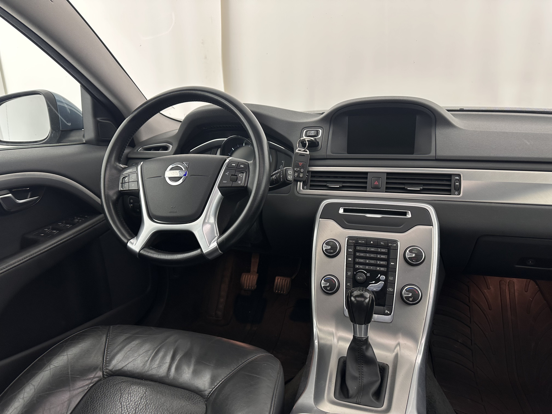 Volvo V70 1.6 D2 Nordic+ *PANO | LEATHER | XENON | MEMORY-PACK | COMFORT-SEATS | NAVI-FULLMAP | ECC | PDC | CRUISE | 17''ALU*