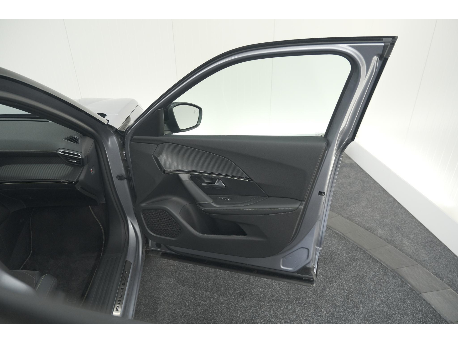 Peugeot 2008 PureTech 130 EAT8 GT | 360 Camera | Stoelmassage | Adaptieve Cruise Control | Dodehoekdetectie