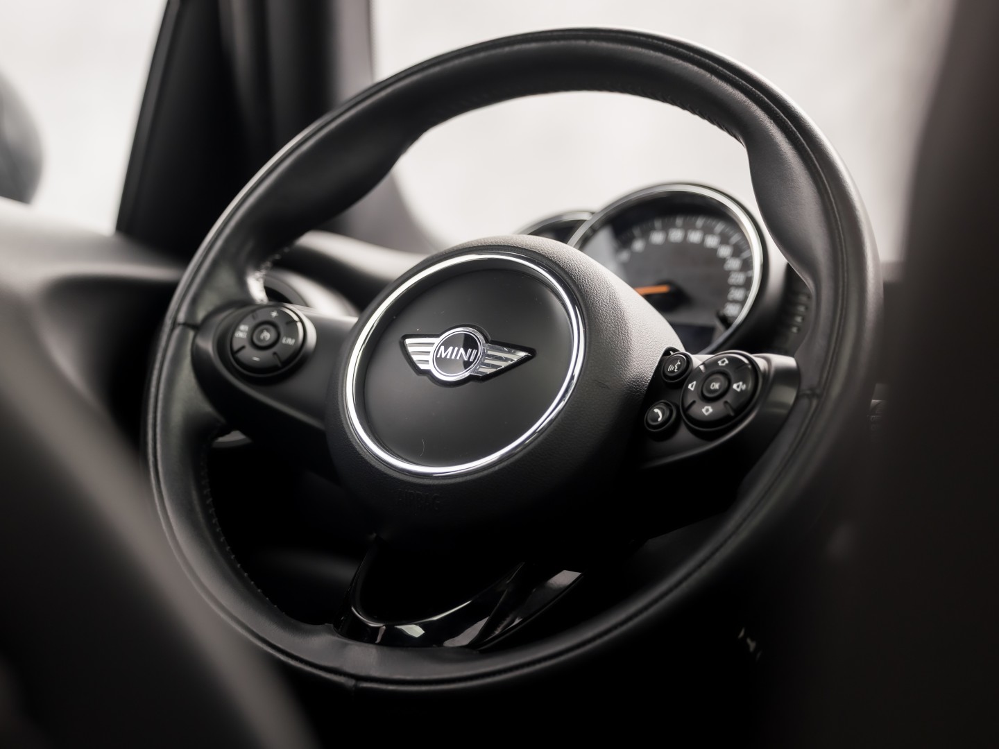 MINI 5-deurs 1.5 Cooper Chili Sport Automaat 136Pk (PANORAMADAK, 1e EIGENAAR, DEALER ONDERHOUDEN, 5 DEURS, NAVIGATIE, LEDER, SPORTSTOELEN, GETINT GLAS, PARKEERSENSOREN, NIEUWSTAAT)