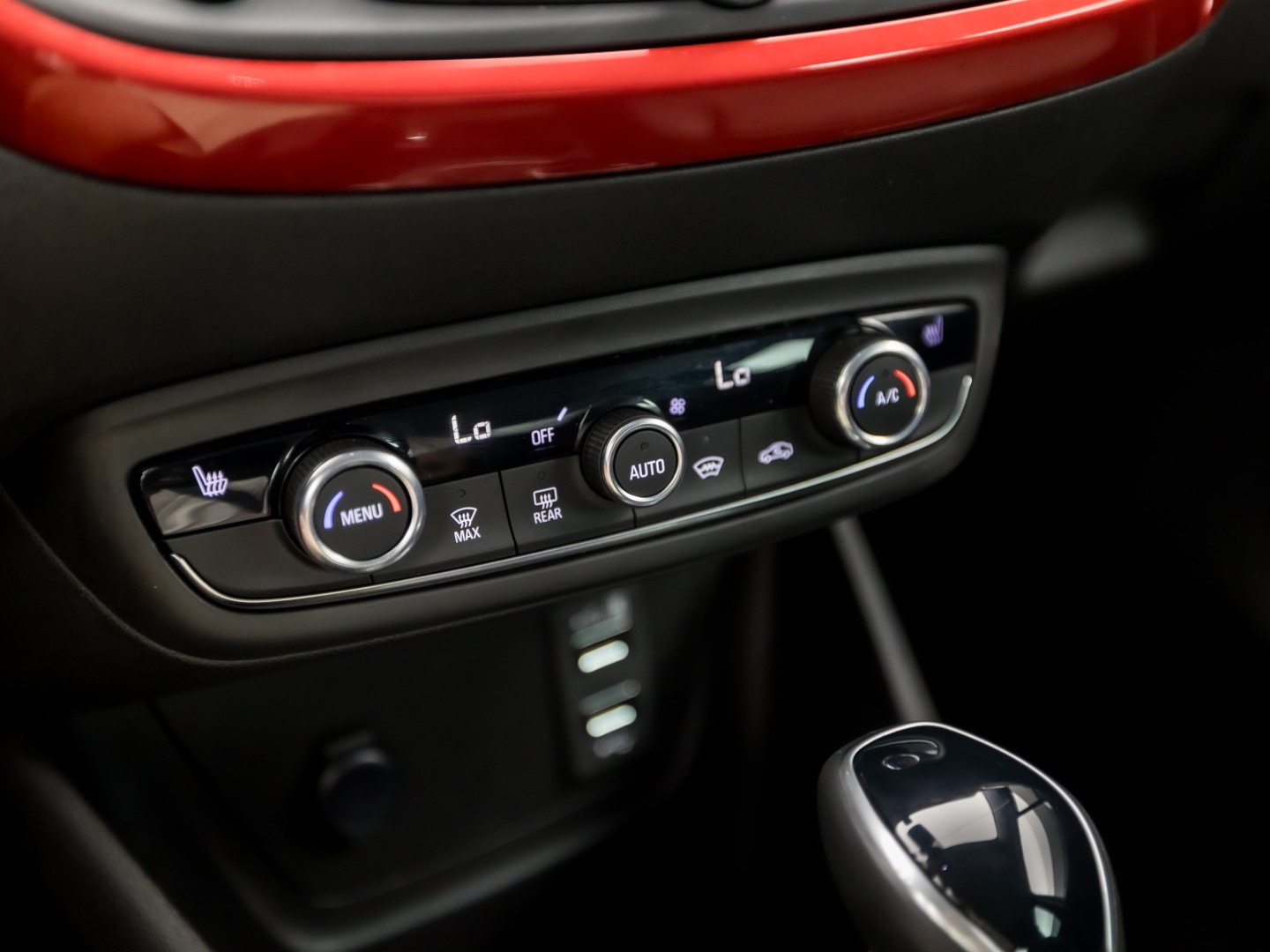 Opel Crossland 1.2 Turbo GS Sport Automaat 131Pk (TWO TONE, GROOT NAVI, APPLE CARPLAY, 360 CAMERA, LM VELGEN, STOELVERWARMING, NIEUWE APK, NIEUWSTAAT)