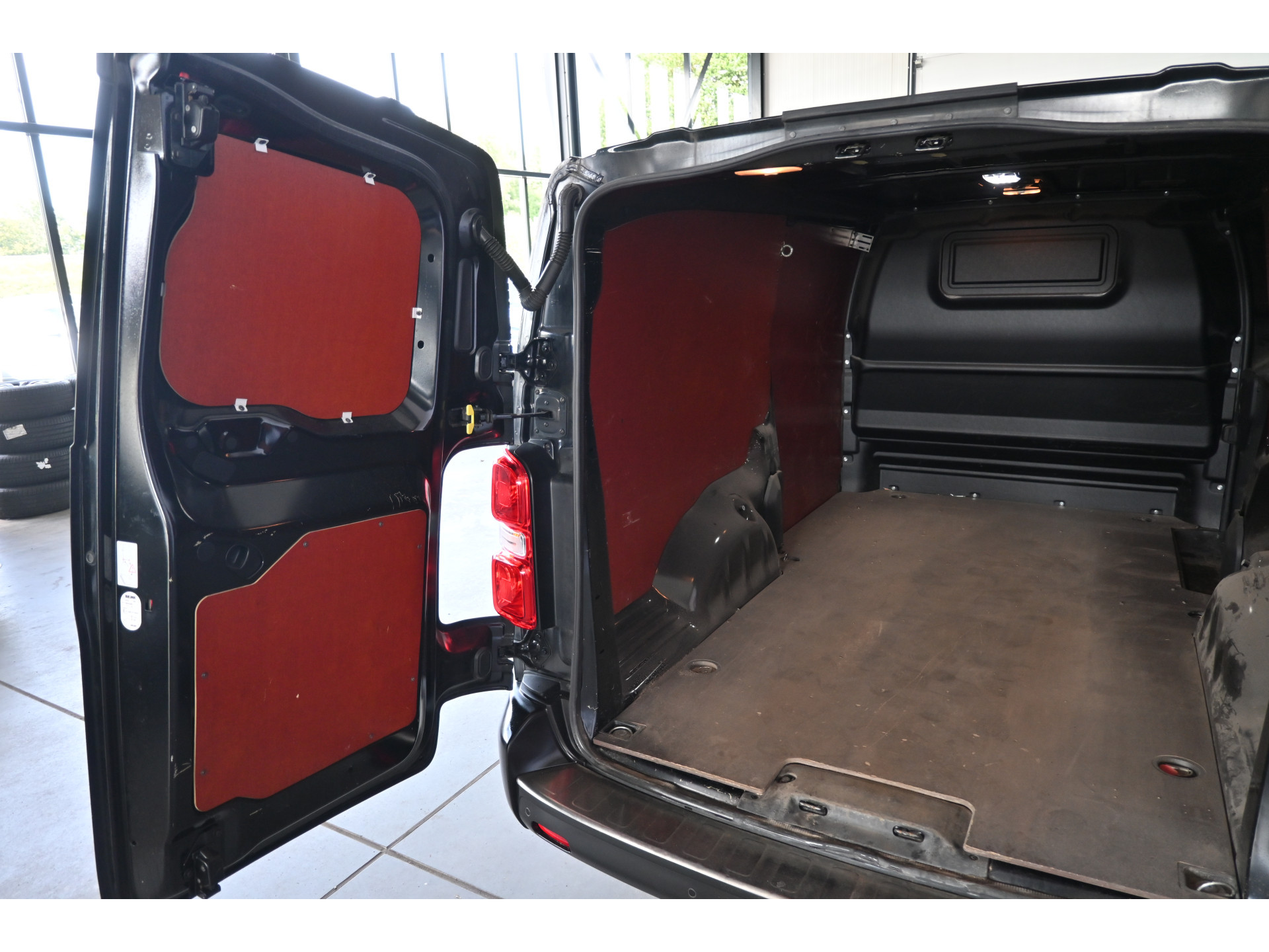 Toyota PROACE Worker 2.0 D-4D Navigator Long Automaat Clima Navigatie Stoelverwarming Rijklaarprijs! Inruil Mogelijk!