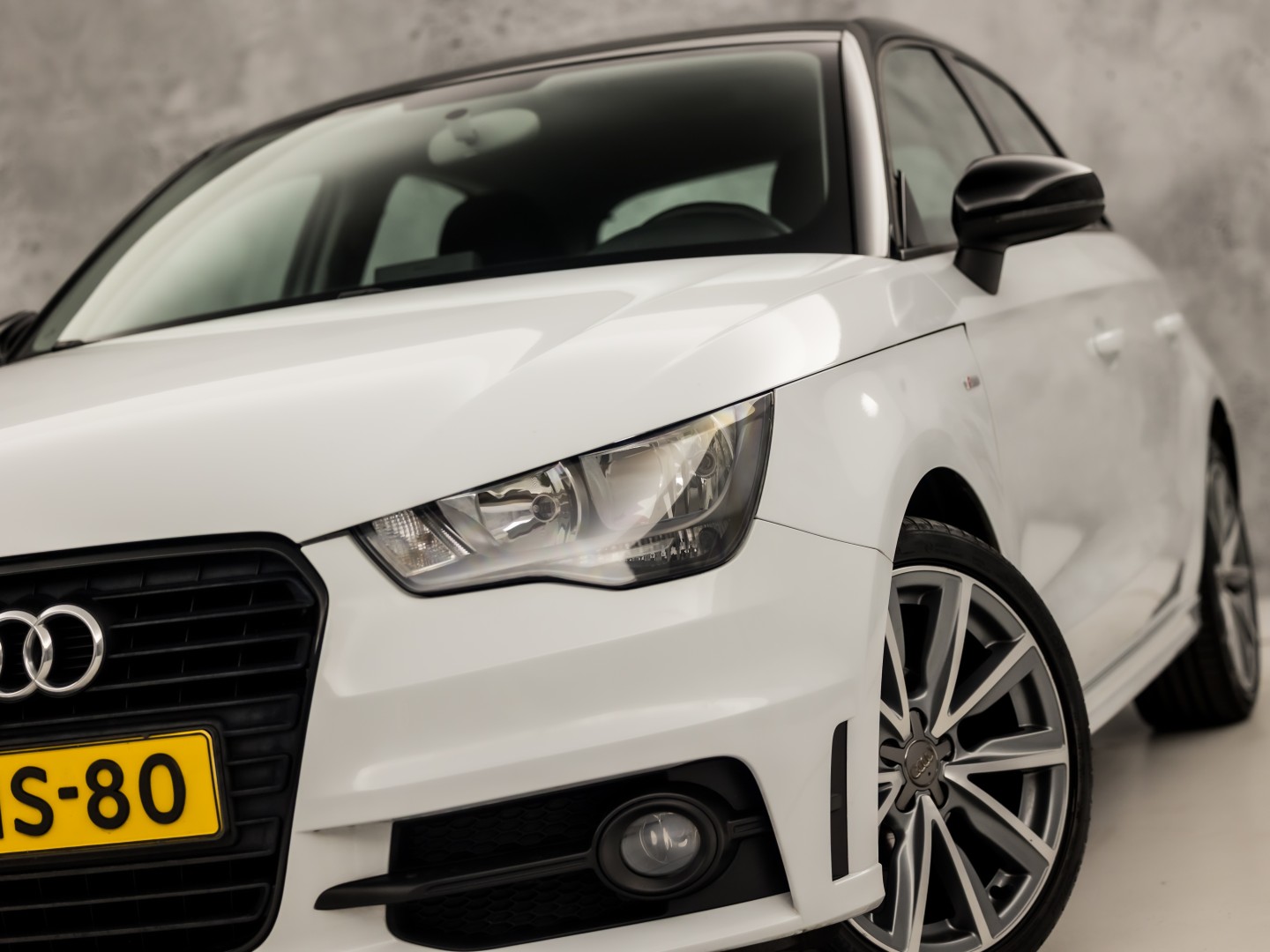 Audi A1 Sportback 1.2 TFSI S-Line Sport (NAVIGATIE, 5 DEURS, PARKEERSENSOREN, CRUISE, SPORTSTOELEN, LED ACHTERLICHTEN, BLUETOOTH, NIEUWE APK, NIEUWSTAAT)