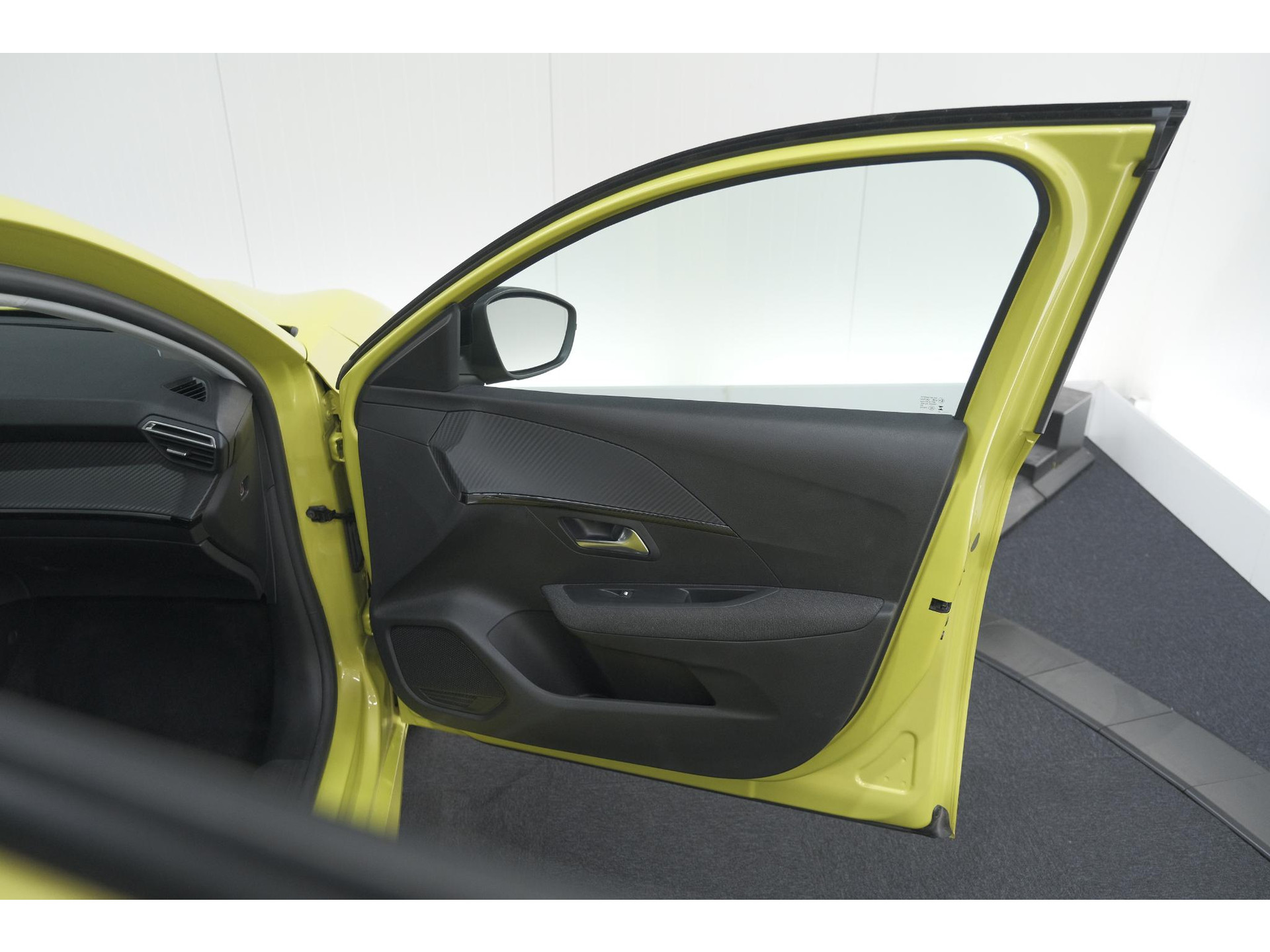 Peugeot 208 1.2 Hybrid 110 e-DCS6 Style | Parkeersensoren | Apple Carplay | Cruise Control | Airco