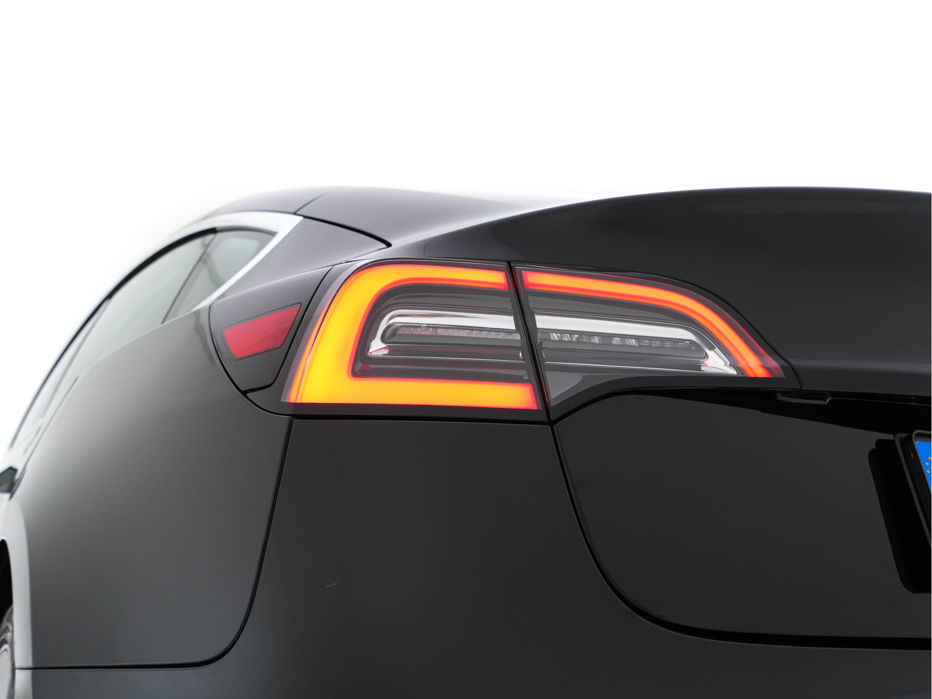 Tesla Model 3 Standard RWD Plus 60 kWh [ 3-Fase ] {SOH-84%} (INCL-BTW) Aut. *PANO | AUTO-PILOT | LEATHER | KEYLESS | FULL-LED | MEMORY-PACK | SURROUND-VIEW | DAB | CARPLAY | DIGI-COCKPIT | LANE-ASSIST | COMFORT-SEATS | 18"ALU*