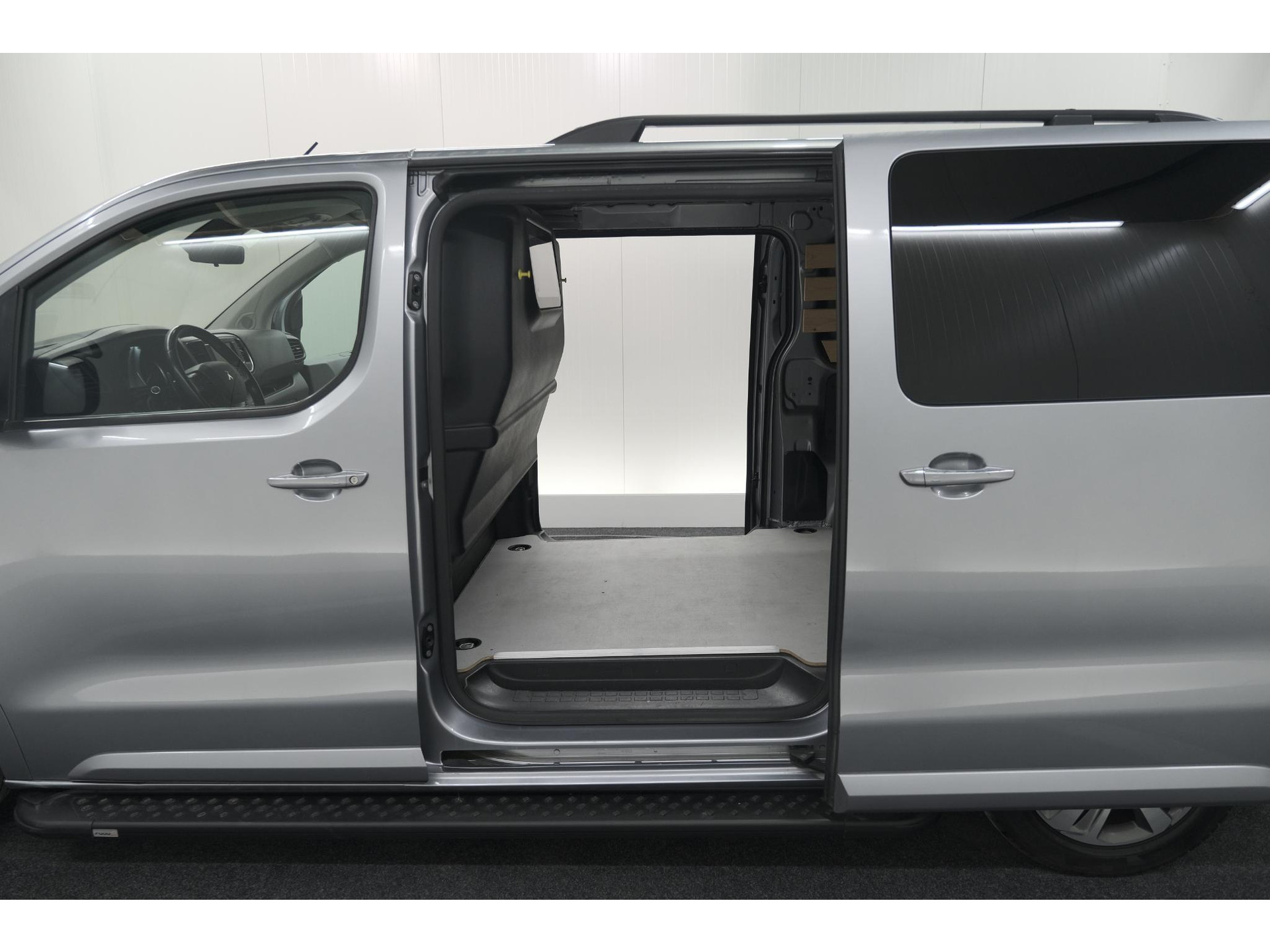Peugeot Expert 2.0 BlueHDI 180 Automaat Standard Premium | Standkachel | Trekhaak | Head-Up Display | Camera | Apple Carplay | Laadruimte Betimmering