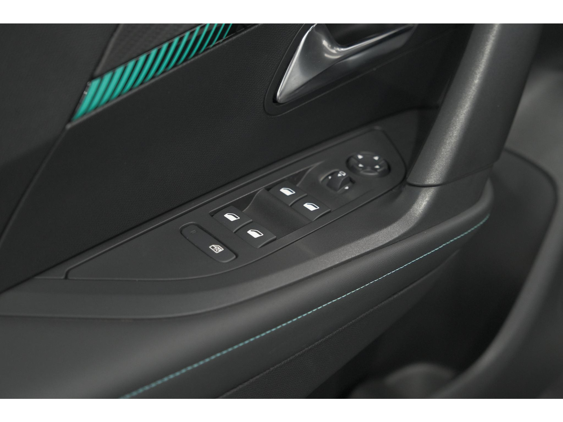 Peugeot 2008 PureTech 102 Allure Pack | Allseason Banden | Parkeersensoren | Apple Carplay