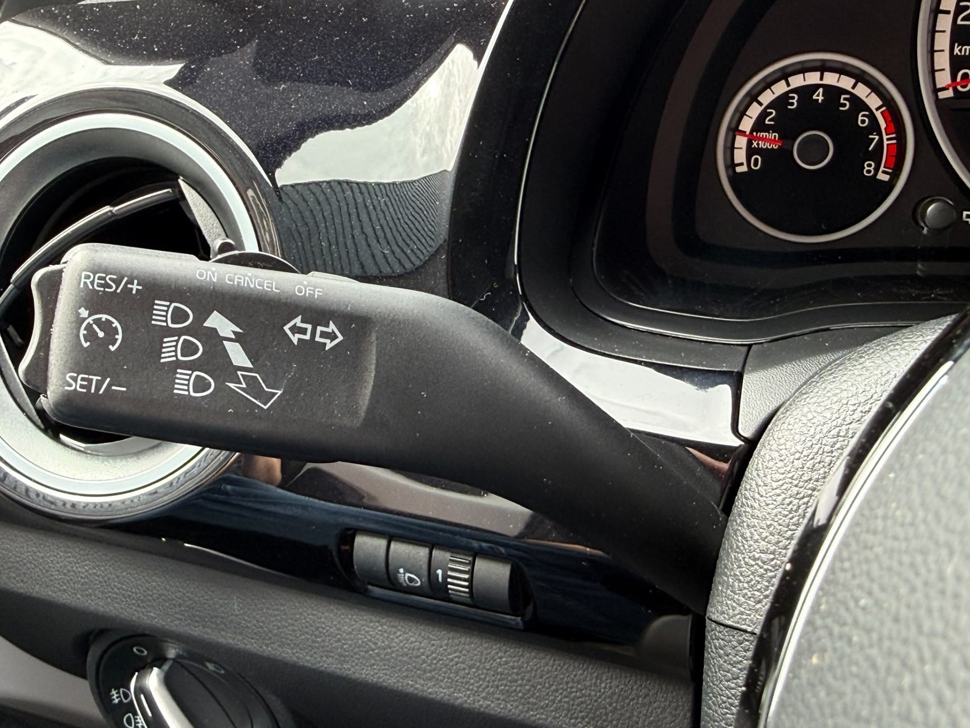 Volkswagen Up! 1.0 high up! BlueMotion | 2E EIGENAAR | 3/6/12MND GARANTIE | PANO | CRUISE | AIRCO | NAVI | FENDER AUDIO |