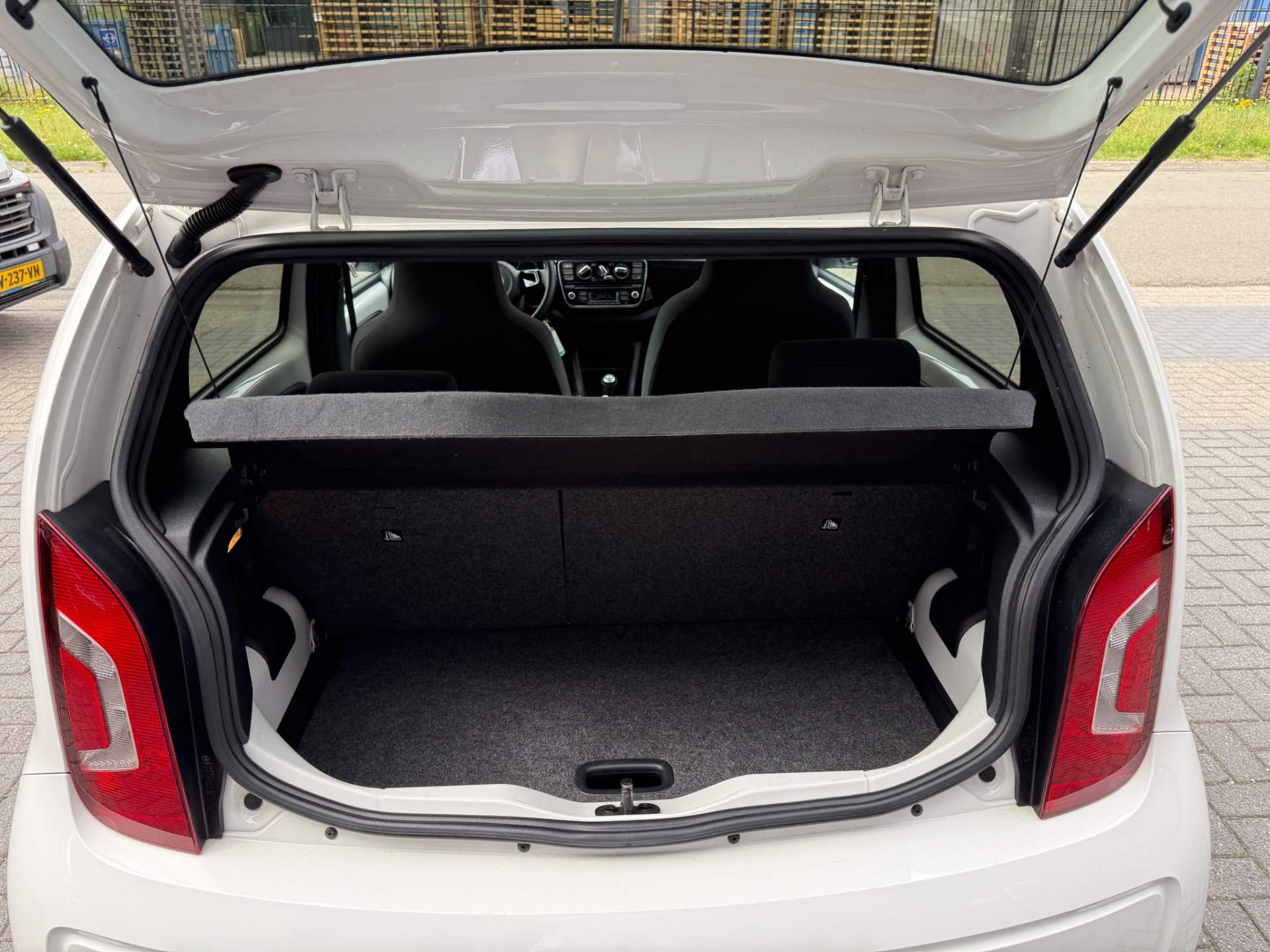 Volkswagen Up! 1.0 high up! BlueMotion | 2E EIGENAAR | 3/6/12MND GARANTIE | PANO | CRUISE | AIRCO | NAVI | FENDER AUDIO |
