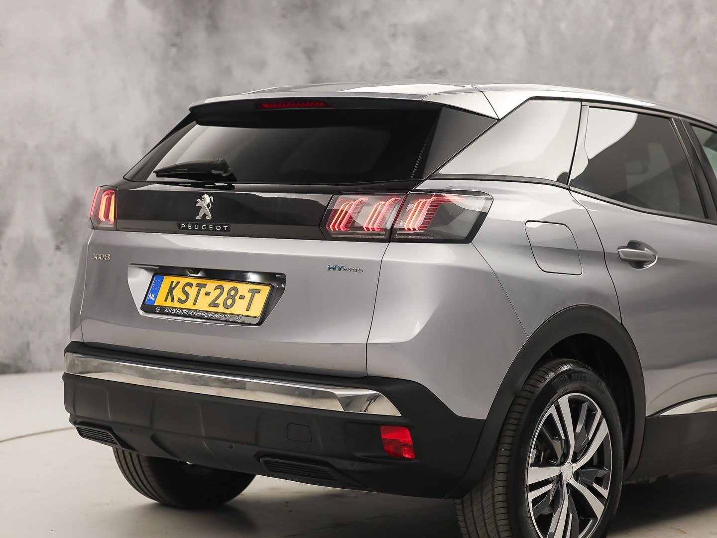 Peugeot 3008 1.6 HYbrid 225 Allure Sport 225Pk Automaat (APPLE CARPLAY, GROOT NAVI, KEYLESS, LEDER, 360 CAMERA, SPORTSTOELEN, ZWART HEMEL, GETINT GLAS, NIEUWSTAAT)