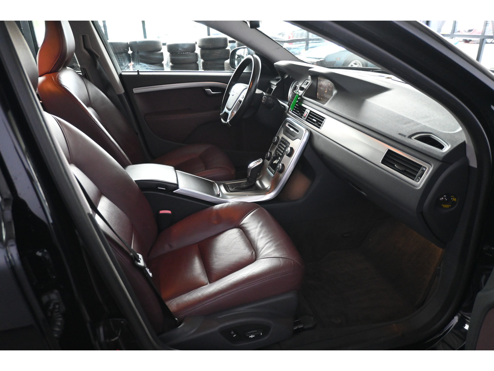 Volvo V70 1.6 T4 Limited Edition Automaat Clima Navigatie Schuif/Kanteldak Goed Onderhouden! Inruil Mogelijk!