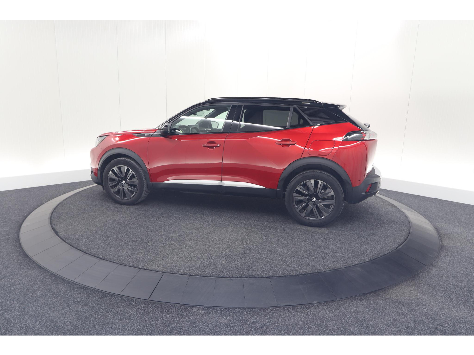 Peugeot 2008 PureTech 130 GT Pack | Panoramadak | Camera | Adaptieve Cruise Control | Stoelverwarming