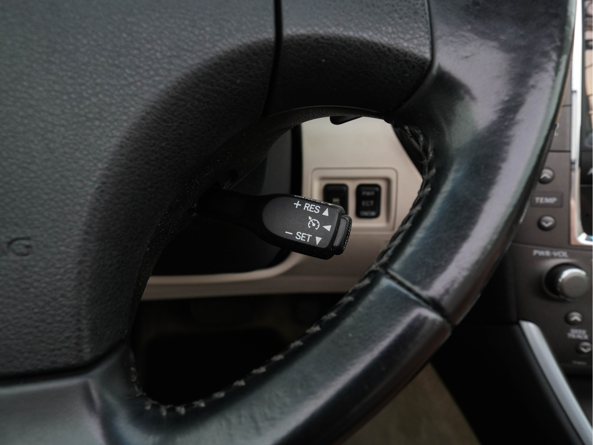 Lexus IS Cabriolet 250C Luxury Aut. * LEATHER | NAVI-FULLMAP | KEYLESS | PDC | SHIFT-PADDLES | CRUISE | ECC | HEATED-SEATS | CAMERA | AIRSCARF | 18''ALU *