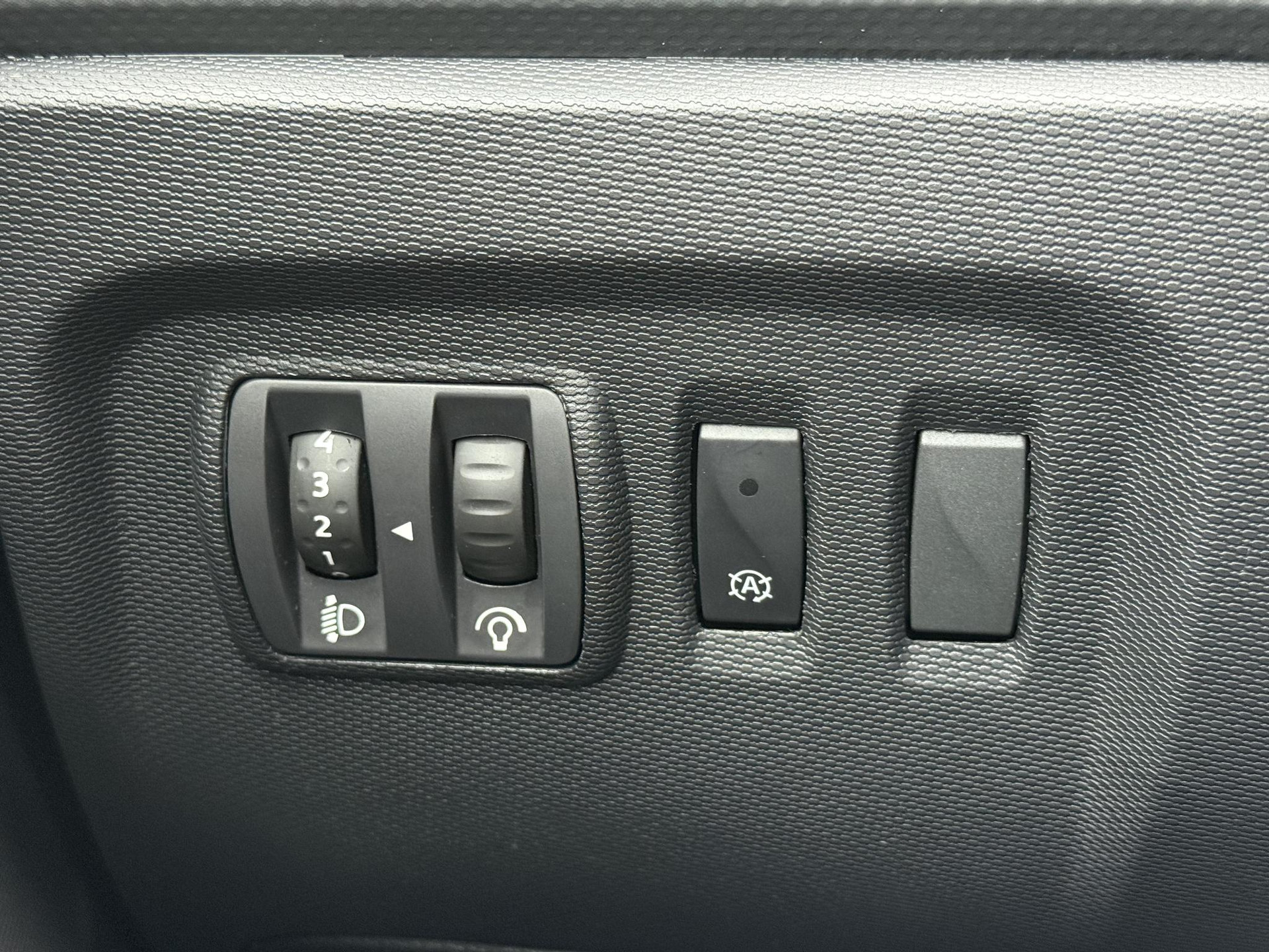 Renault Captur 1.2 TCe Xmod 1e Eigenaar,Trekhaak,Camera,Navi,Stoelverw,Keyless,Halfleder,Lm velgen,120pk,Automaat,Pdc,Apk tot 03-2027