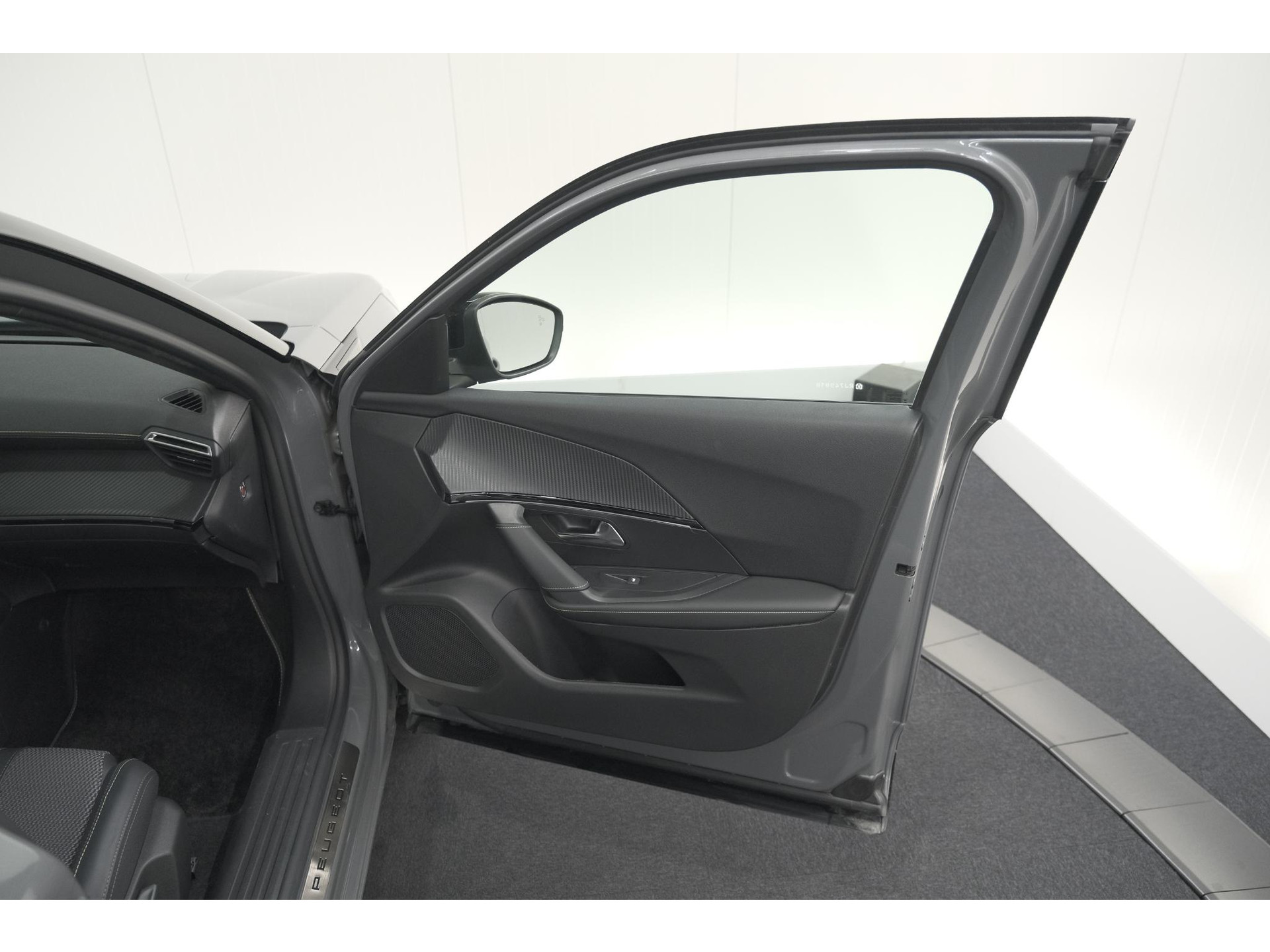 Peugeot e-2008 EV GT Avantage 54 kWh | 96.8% SOH | 11 KW Lader | 360 Camera | Panoramadak | Dodehoekdetectie