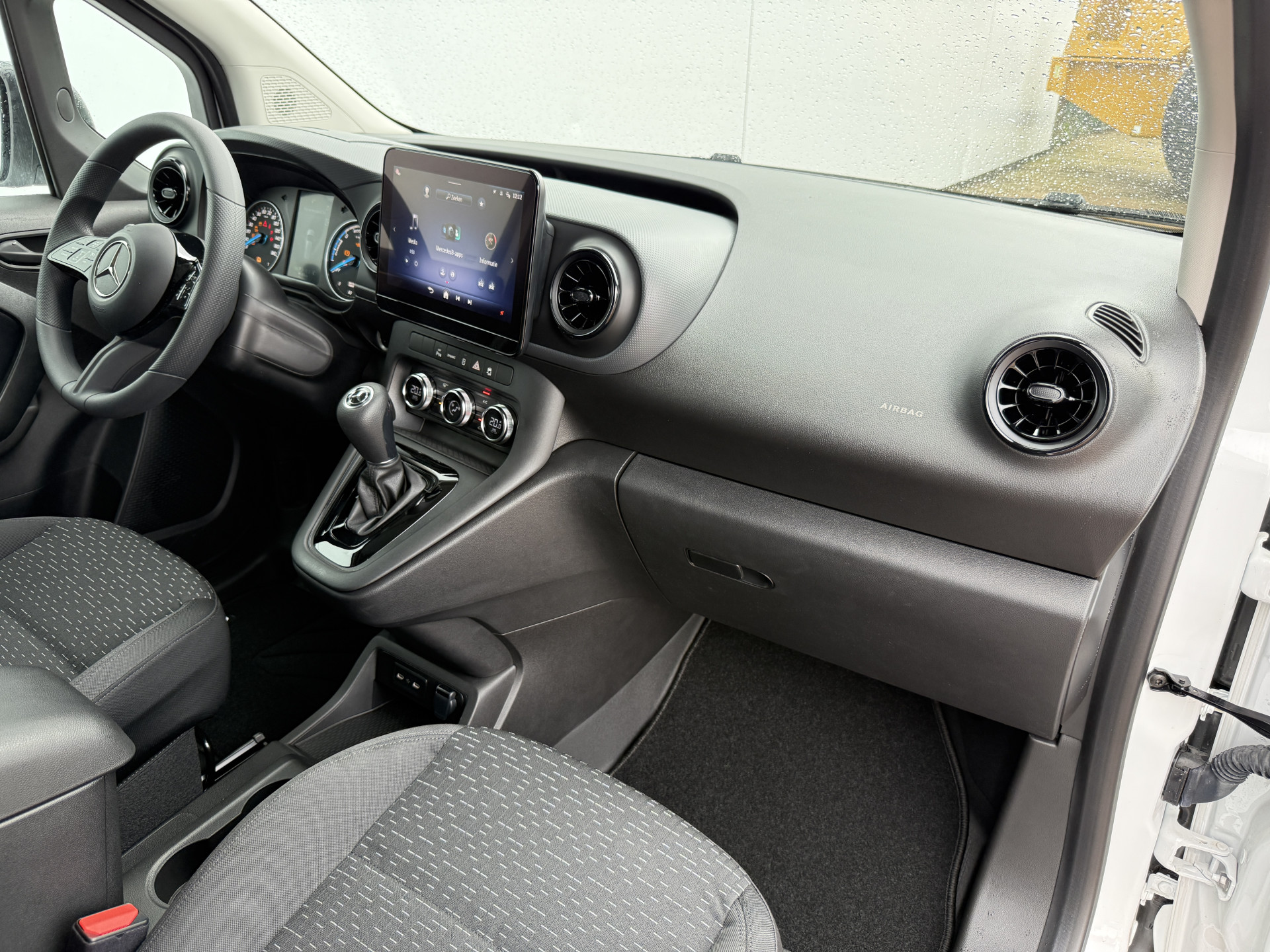 Mercedes-Benz eCitan Pro 51kWh 122PK Nieuw! L1 Elektrisch 300km WLTP 75KW Snelladen Climate Control Cruise Control Carplay Camera Parkeersensoren Achter