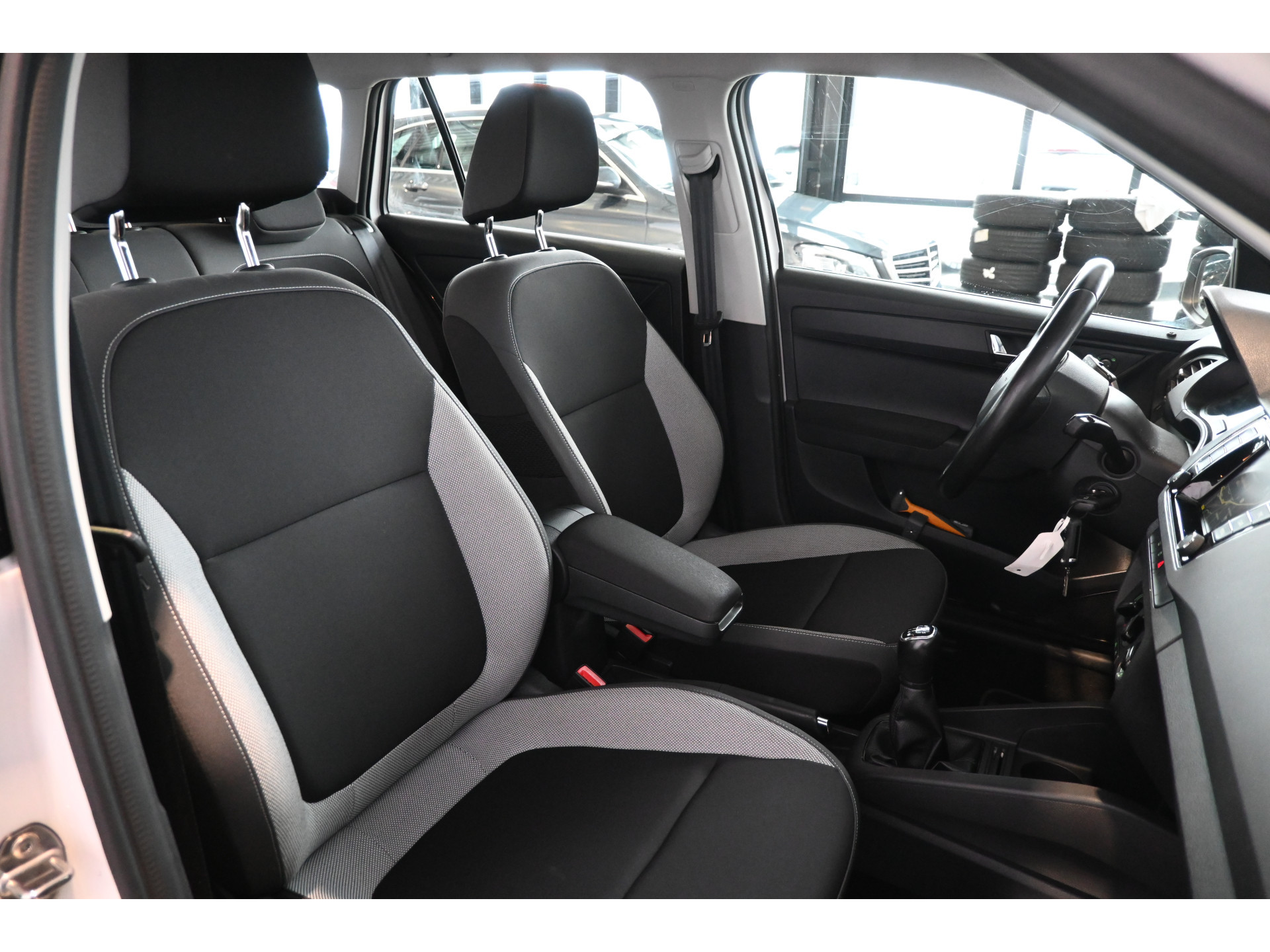 ŠKODA Fabia Combi 1.0 TSI Ambition Business Airco Navigatie Cruise Control Rijklaarprijs Inruil Mogelijk!