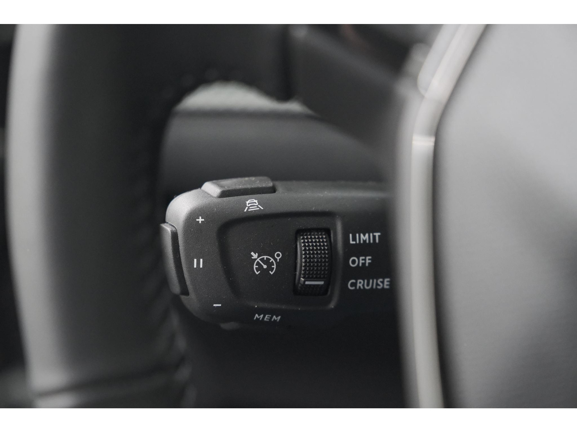 Peugeot 208 PureTech 100 Allure | 360 Camera | Dodehoekdetectie | Navigatie