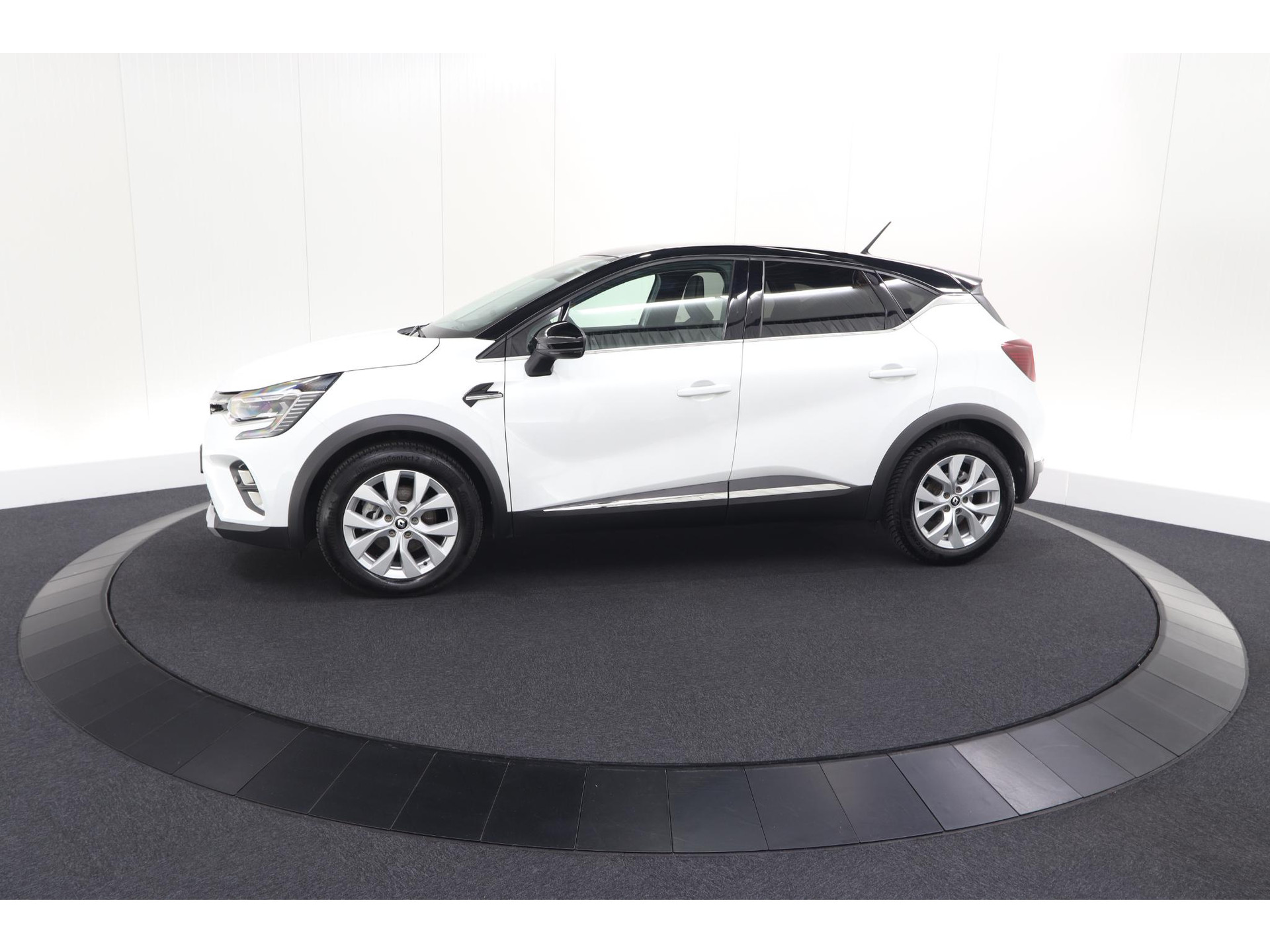 Renault Captur 1.6 E-Tech Hybrid 145 Intens | Trekhaak | Camera | Stoelverwarming | Navigatie