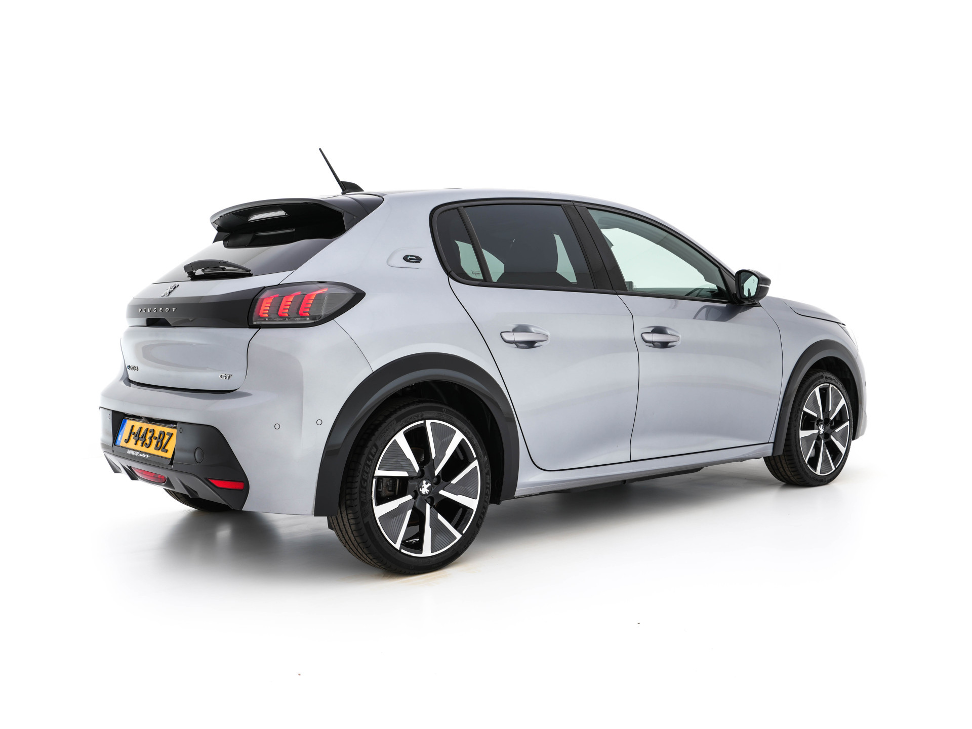 Peugeot e-208 EV GT-Line 350 50 kWh (INCL-BTW) *PANO | FULL-LED | DIGI-COCKPIT | BLINDSPOT | CAMERA | LEATHER-ALCANTARA | AMBIENT-LIGHT | NAVI-FULLMAP | LANE-ASSIST | KEYLESS | DAB | CCS-FASTLOADER | HEATED-SPORTSEATS | 17"ALU