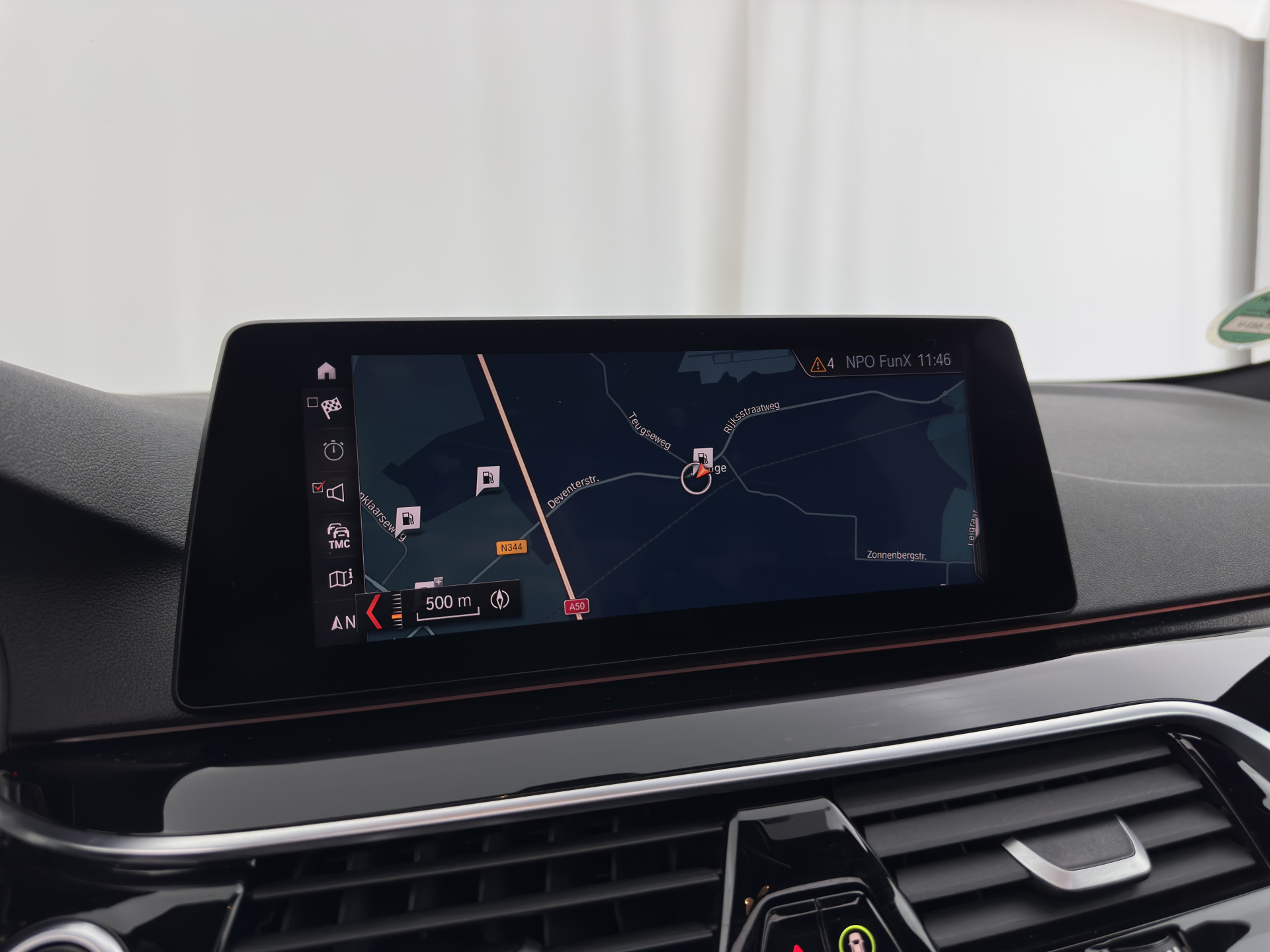 BMW 5-serie Touring 530d Sportline High Executive Aut. *PANO | LEATHER | FULL-LED | MEMORY-PACK | TOP-VIEW | HEATED-COMFORTSEATS | NAVI-FULLMAP | PRIVACY-GLASS | AMBIENT-LIGHT | ECC | CARPLAY | PDC | TOWBAR | SHIFT-PADDLES | 20"ALU*