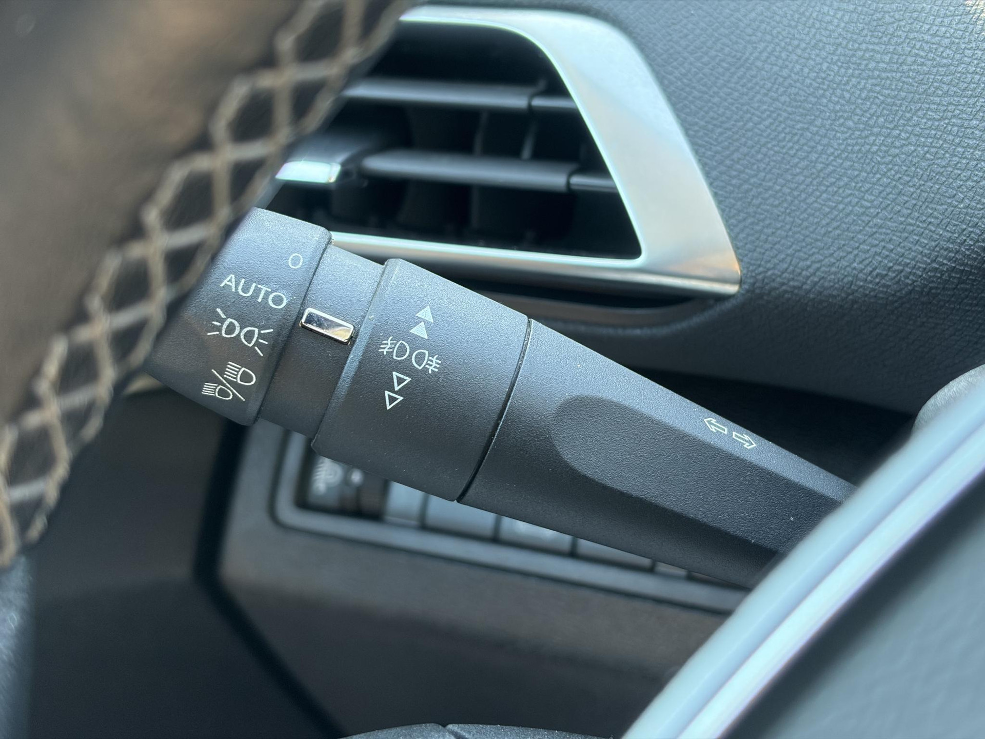 Peugeot 3008 1.2 PureTech Allure 2e Eigenaar l D-riem vv in 2023 l 360° Camera l Carplay l Dealer Onderhouden l Keyless l Stoelverwarming l Dodehoek l 6 Bak l Pdc V+A l 131pk l Bj 12-2017 l 19'' Lmv l Apk tot 12-2026