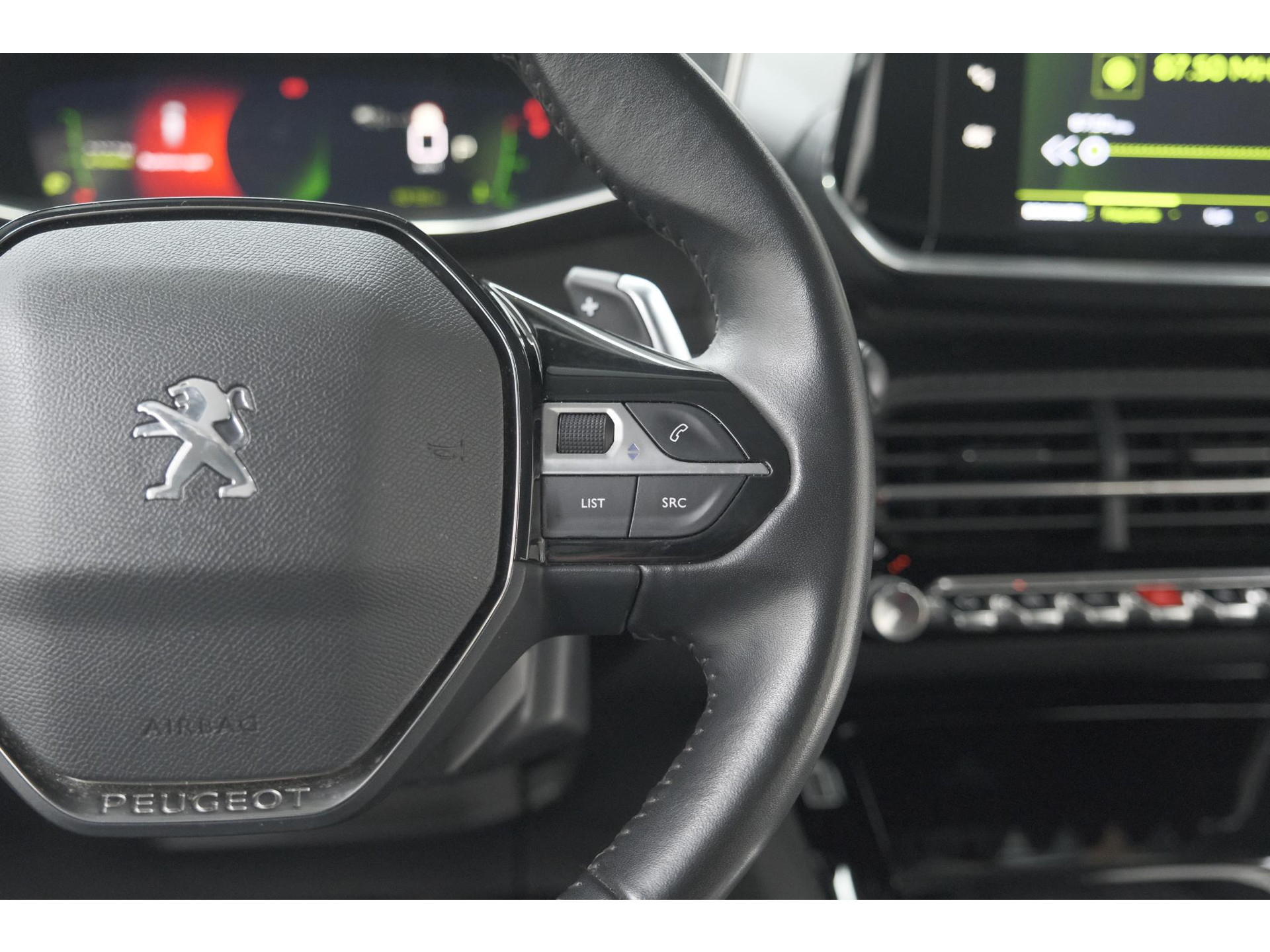 Peugeot 2008 PureTech 130 EAT8 Allure Pack | Stoelverwarming | Adaptieve Cruise Control | Camera