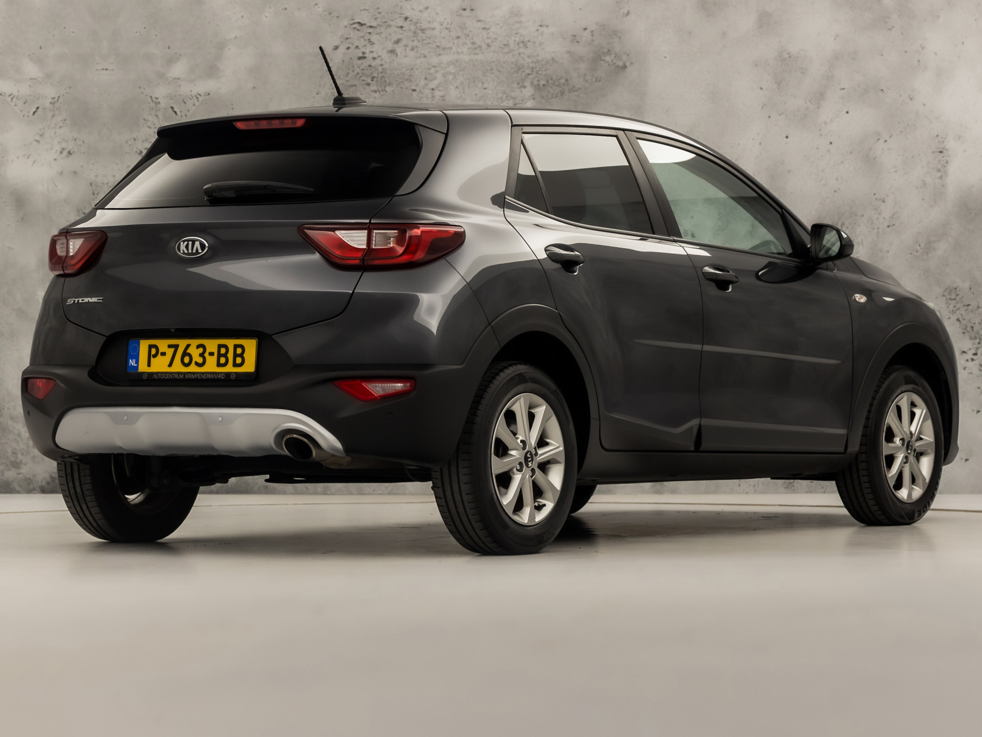 Kia Stonic 1.2 Navigator Sport (APPLE CARPLAY, NAVIGATIE, CAMERA, LM VELGEN, SPORTSTOELEN, PARKEERSENSOREN, ELEK RAMEN, NIEUWSTAAT)
