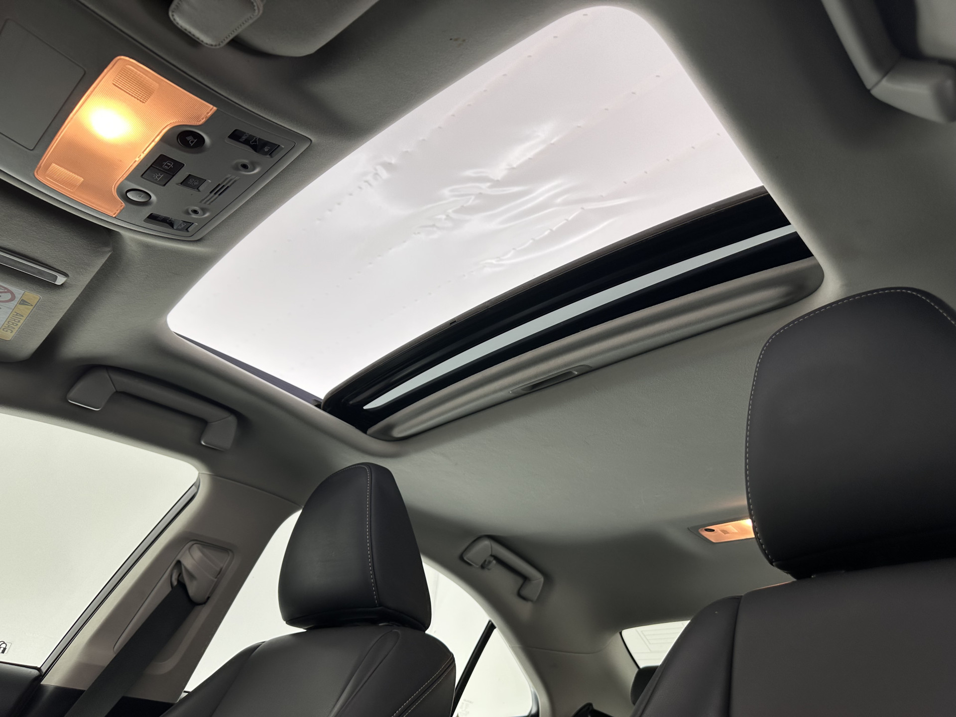 Lexus IS 300h Hybrid Business Line Aut. *PANO | LEATHER-MICROFIBRE | FULL-LED | NAVI-FULLMAP | HEATED-COMFORTSEATS | CAMERA | ECC | SHIFT-PADDLES | PDC | CRUISE | 17''ALU*