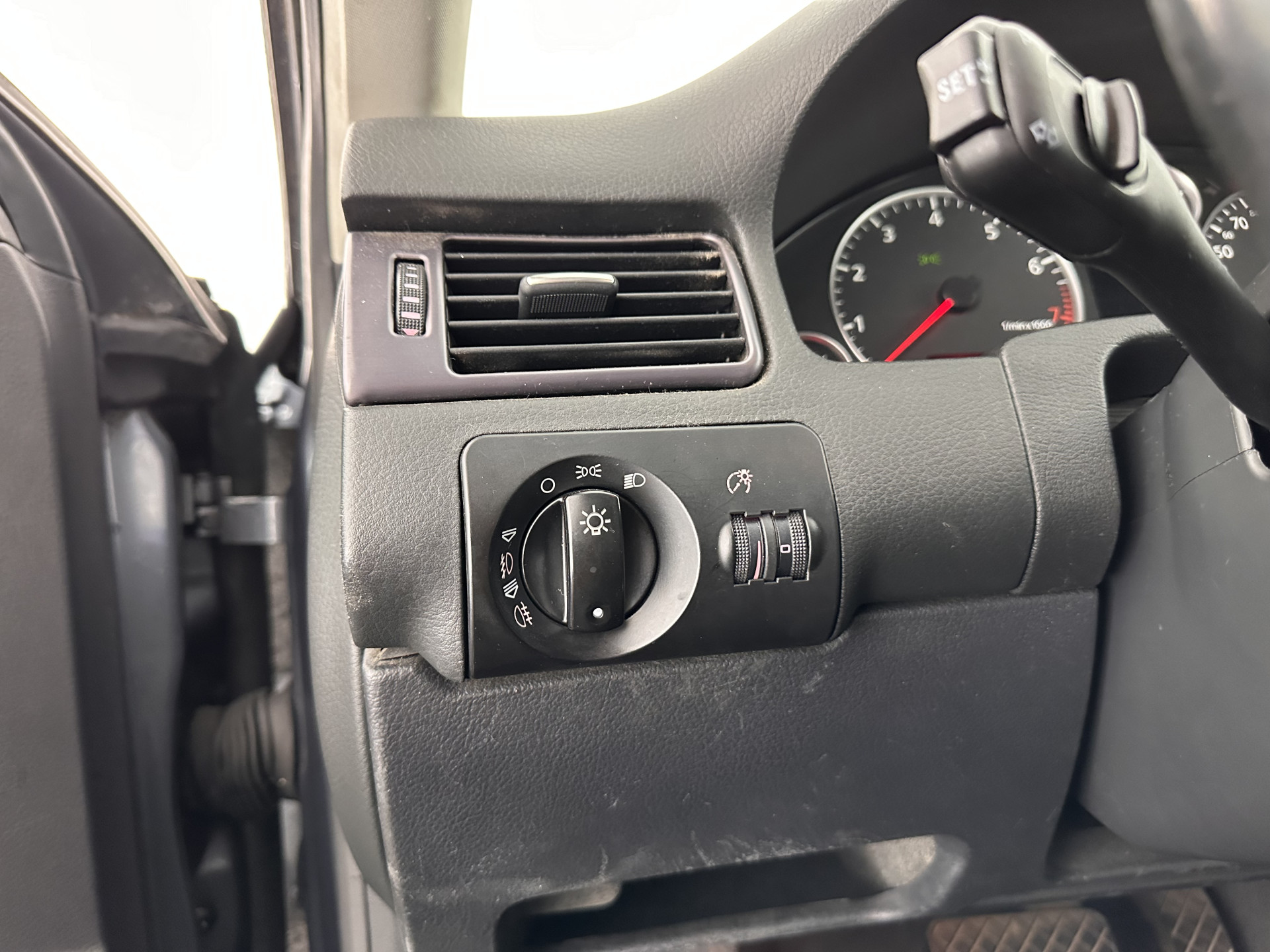 Audi A6 Limousine 2.4 MT  [ GEARBOX-PROBLEM ] Aut. *LUXURY-LEATHER | ECC | PDC | CRUISE | RADIO-CD | COMFORT-SEATS | 17"ALU*