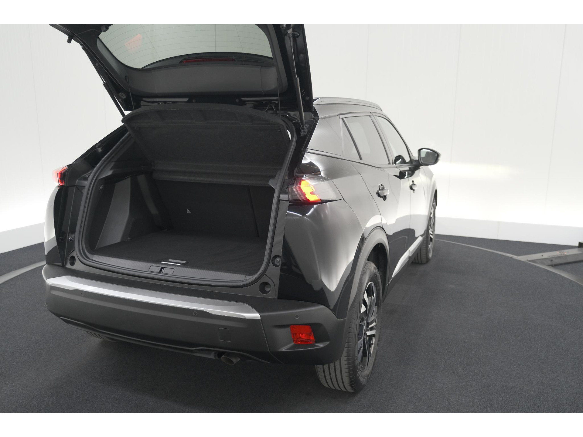 Peugeot 2008 PureTech Allure Pack | Navigatie | Parkeersensoren | Apple Carplay