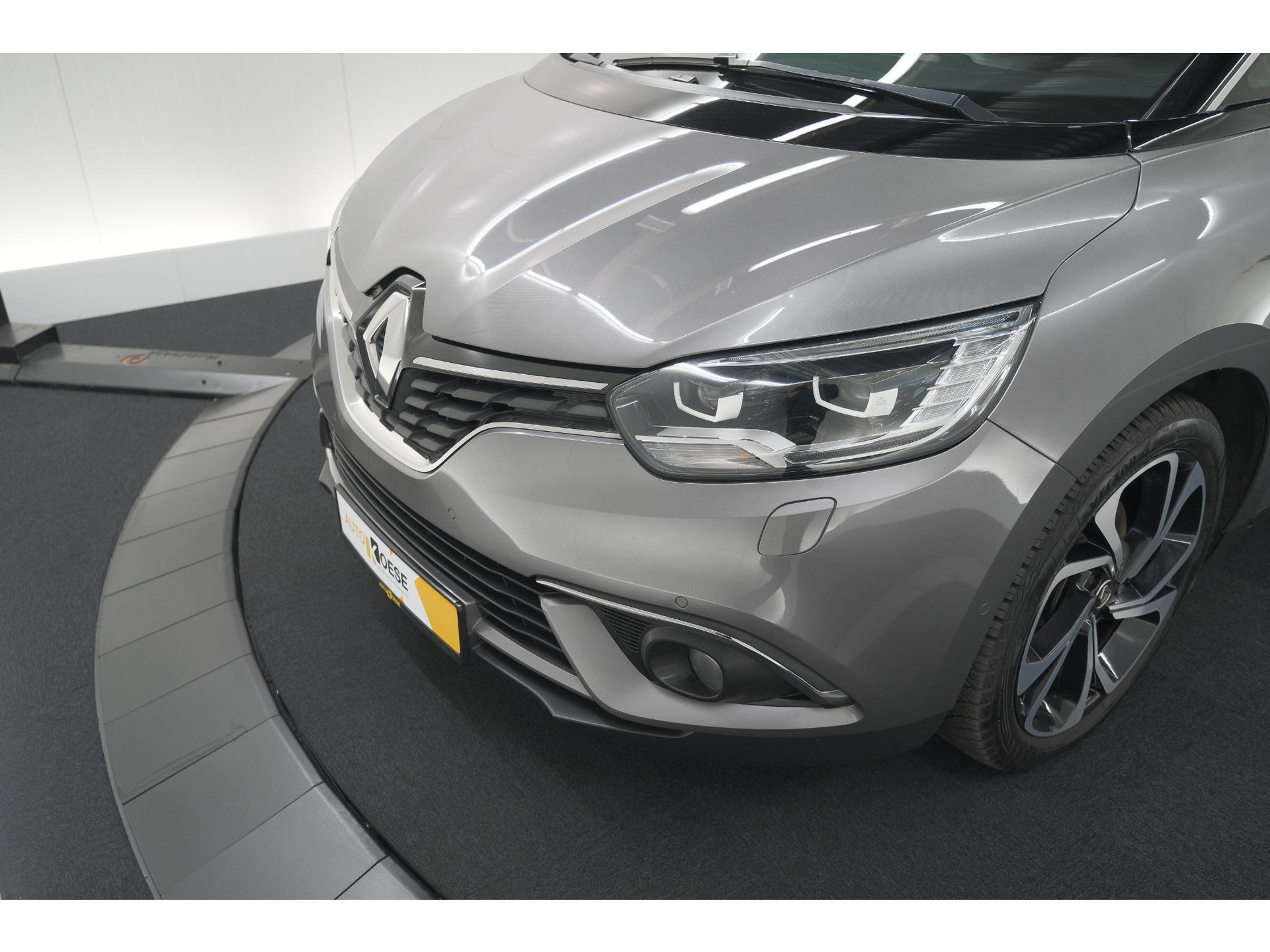 Renault Scénic 1.3 TCe 140 EDC Intens | Trekhaak | Camera | Head-Up Display | Dodehoekdetectie