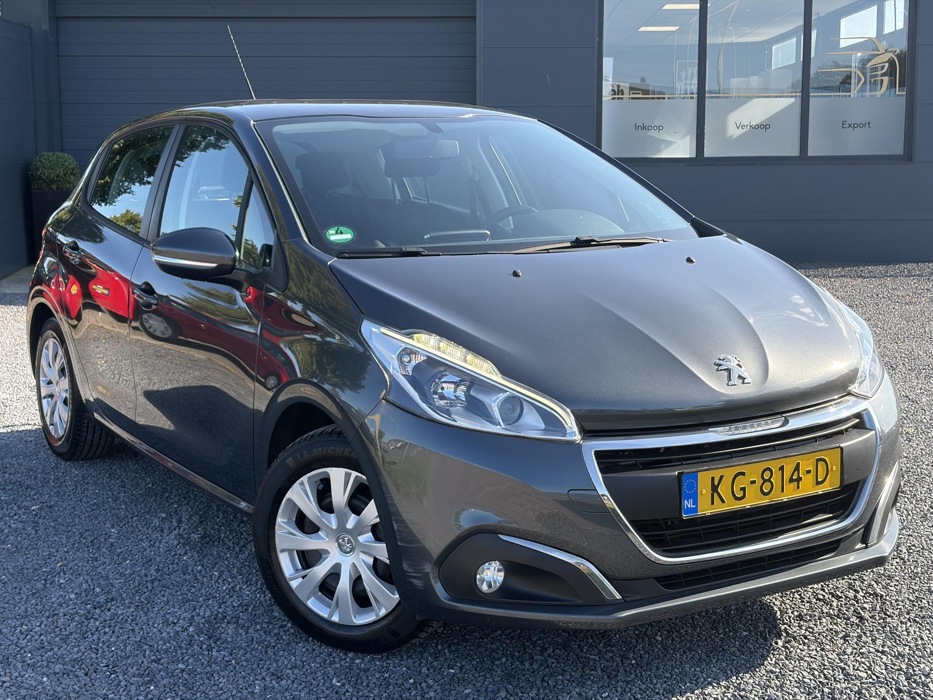 Peugeot 208 1.2 PureTech Blue Lion ✓1e Eigenaar✓Navi✓Trekhaak✓Carplay✓Airco✓Cruise✓Pdc✓5 Deurs✓N.A.P✓Apk tot 09-2027