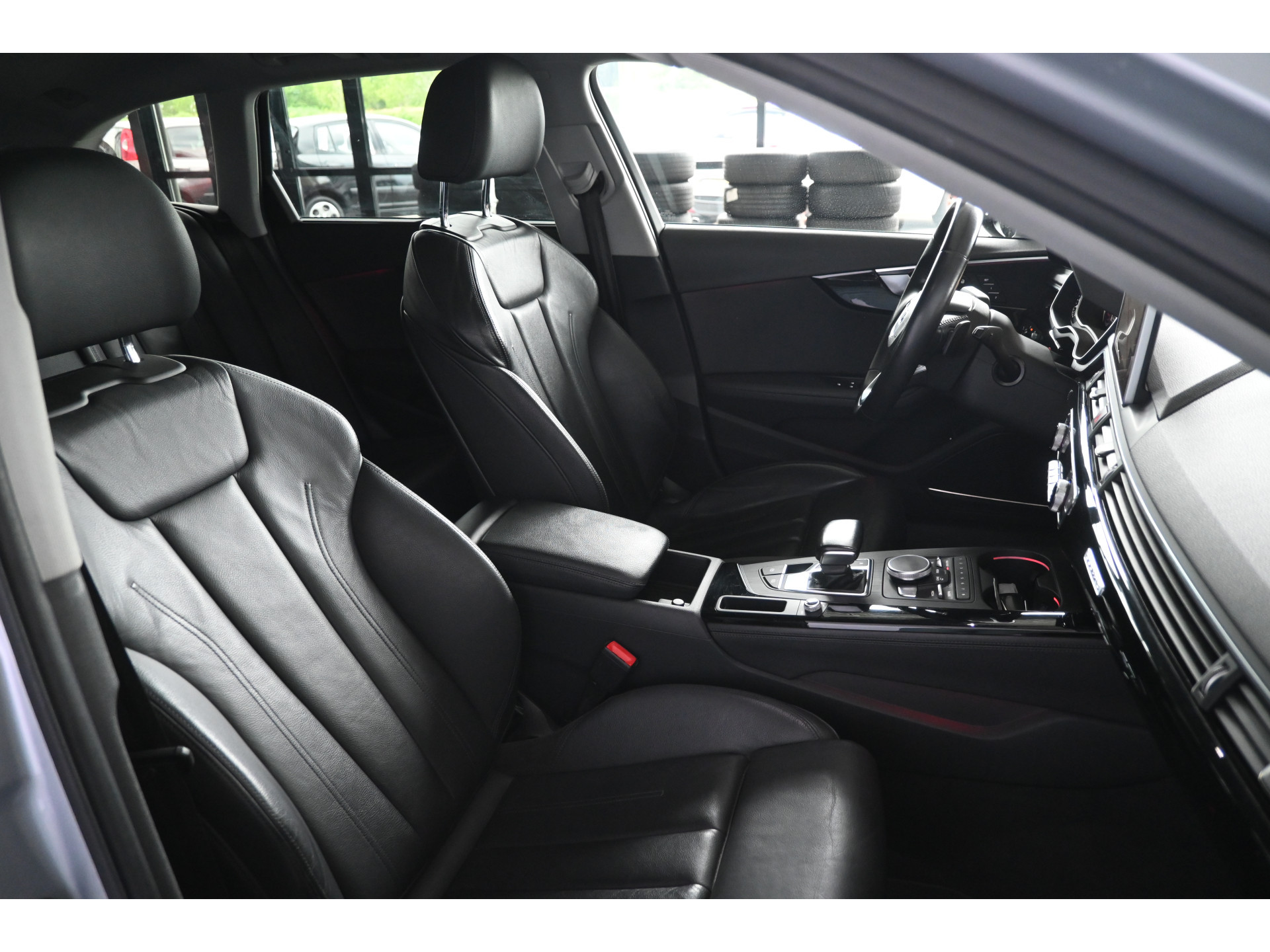 Audi A4 Avant 2.0 TFSI quattro S-Line Automaat Navigatie Panoramadak Adaptief Matrix LED Goed Onderhouden! Inruil Mogelijk!