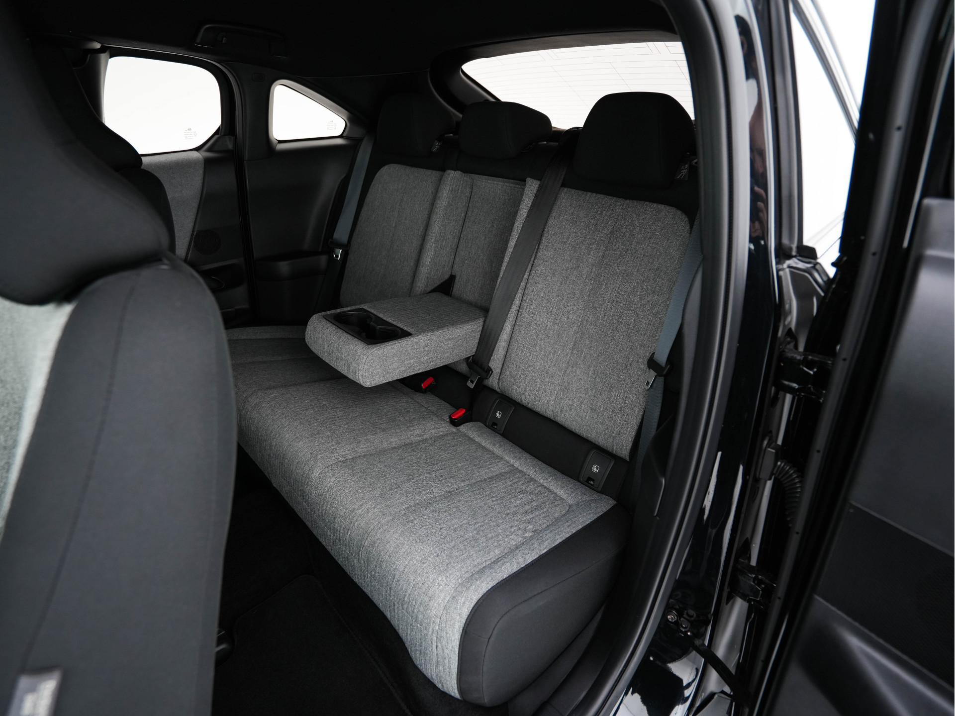 Mazda MX-30 e-SkyActiv EV 145 Advantage 36 kWh ( Fase-3 ) {SOH-100%} Aut. *HEAD-UP | ADAPTIVE-CRUISE | BLIND-SPOT | FULL-LED | HEATED-COMFORTSEATS | CAMERA | KEYLESS | DAB+ | DIGI-COCKPIT | SHIFT-PADDLES | NAVI-FULLMAP | ECC | PRIVACY-GLASS | PDC | 18''AL