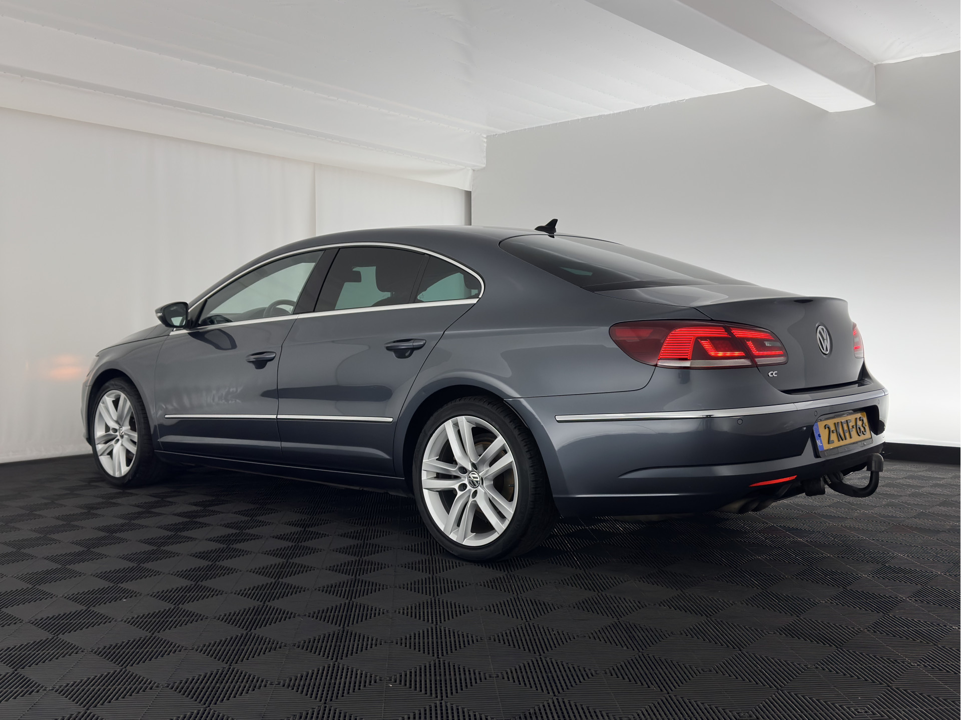 Volkswagen CC 1.8 TSI Aut. *LEATHER | BI-XENON | HEATED-SPORTSEATS | NAVI-FULLMAP | ECC | PDC | CRUISE | SHIFTPADDLES | PRIVACY-GLASS | TOWBAR | 18''ALU*
