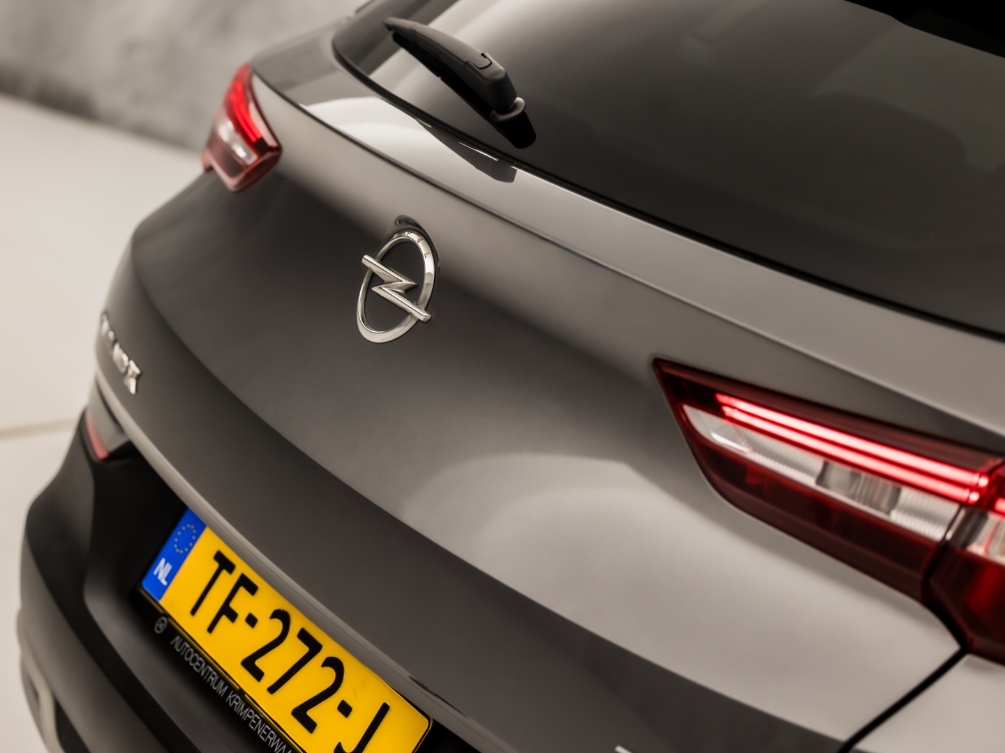 Opel Grandland X 1.2 Turbo Deluxe (MEMORY SEAT, LEDER, STOELKOELING/VERWARMING, APPLE CARPLAY, STOELVERWARMING ACHTER, GETINT GLAS, KEYLESS, TREKHAAK, ELEK ACHTERKLEP, NIEUWSTAAT)